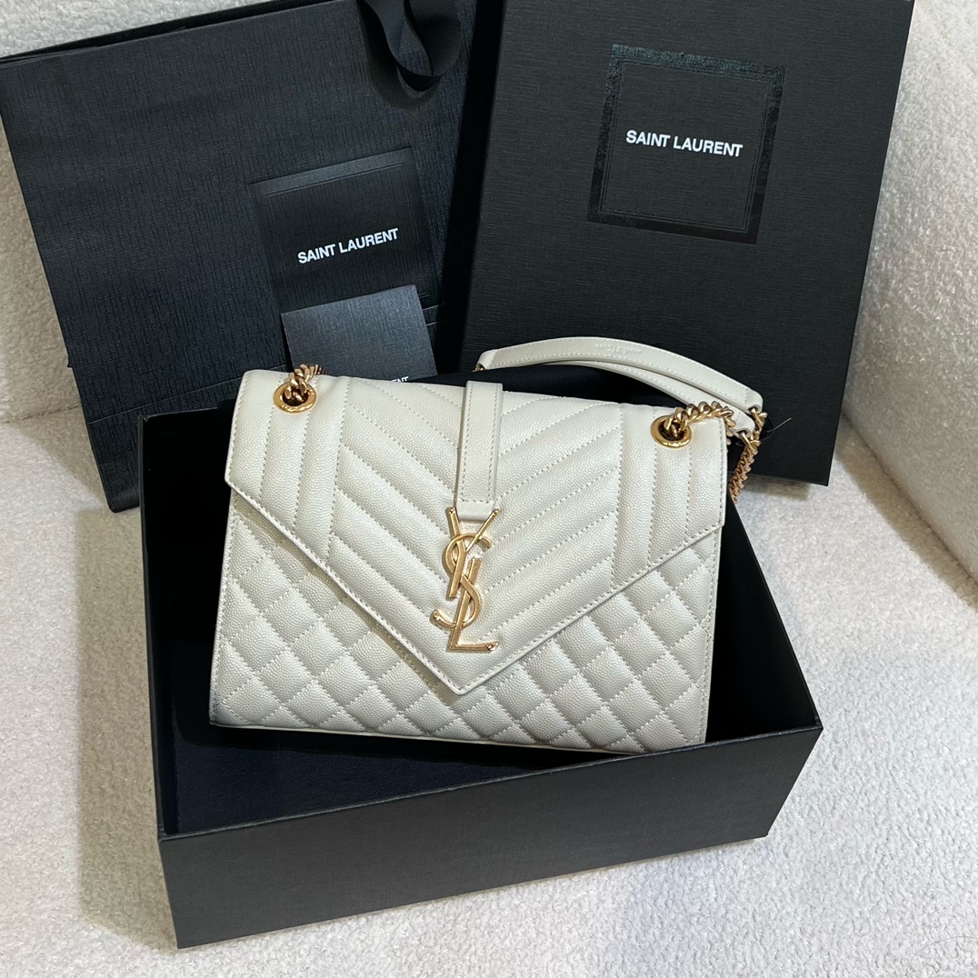 Bagsaaa Y51 envelope medium in quilted grain de poudre embossed leather 600185 white - 24cm