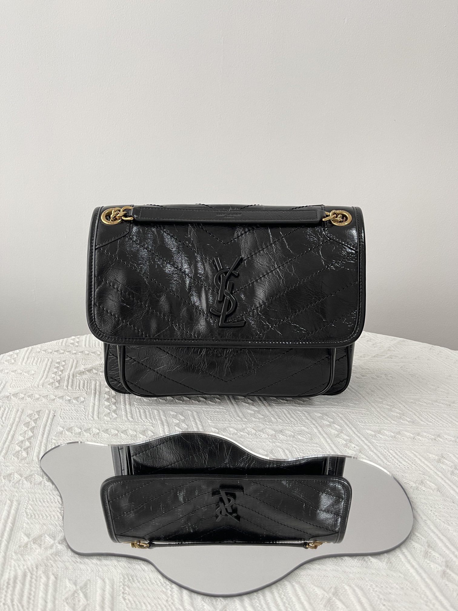 Bagsaaa Y51 niki medium in vintage leather 633158 black & gold - 28cm