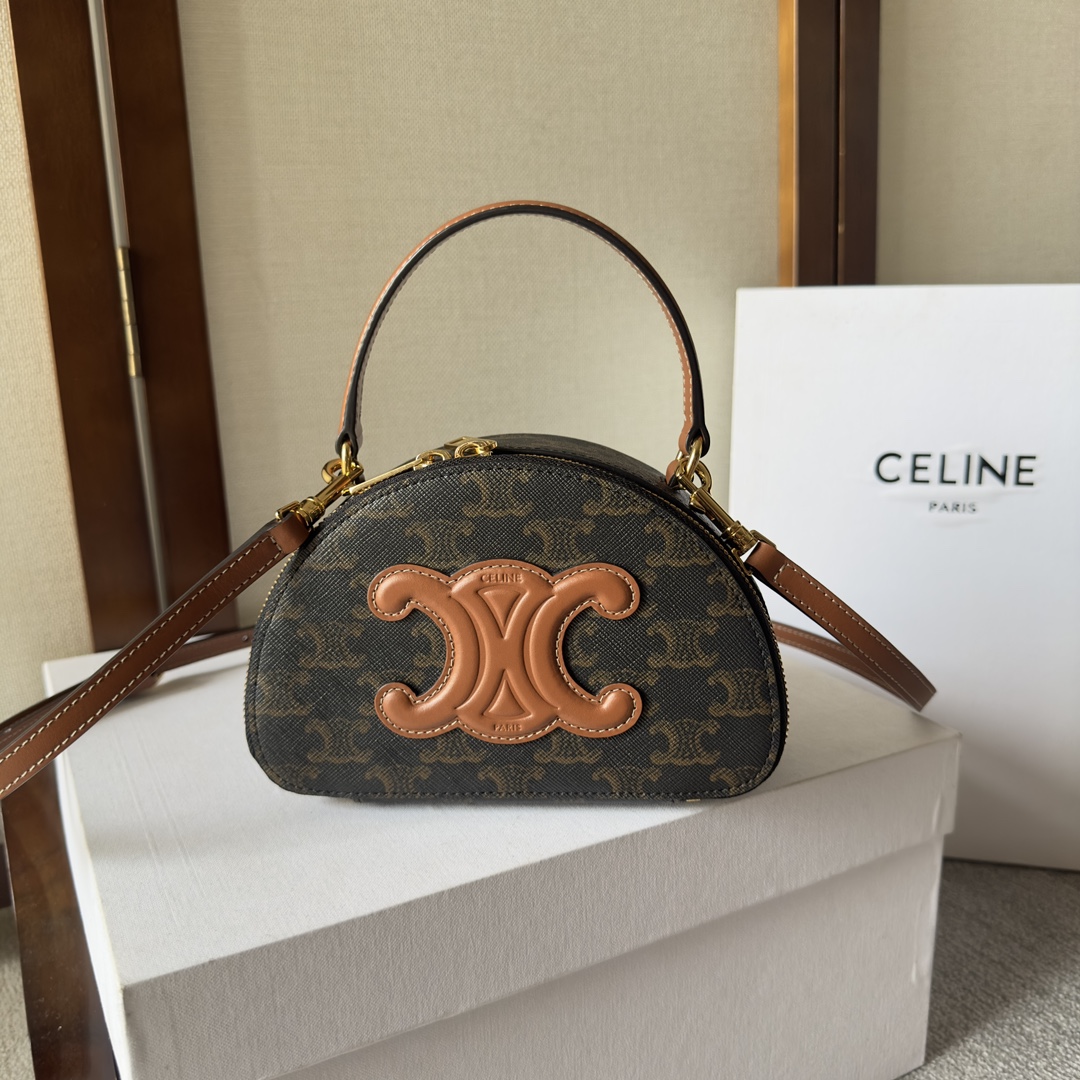 Bagsaaa Ce1i*e Half Moon Case in triomphe canvas and calfskin - 17.5 x 12 x 6 CM