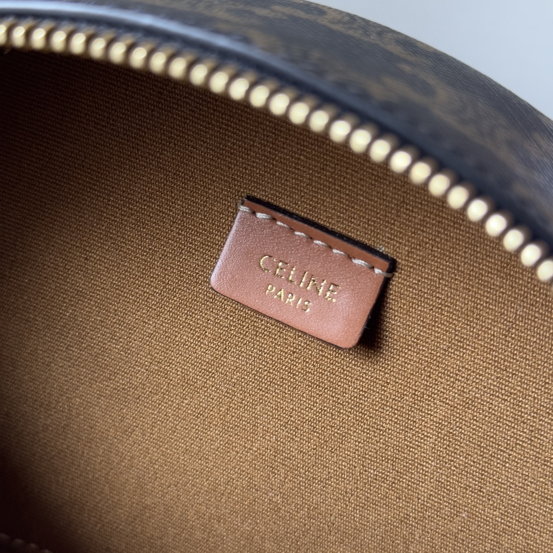 Bagsaaa Ce1i*e Half Moon Case in triomphe canvas and calfskin - 17.5 x 12 x 6 CM