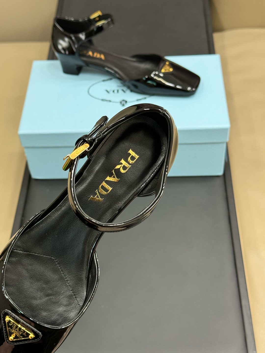 Bagsaaa Pra*a Patent leather pumps black