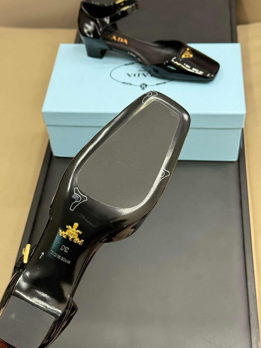Bagsaaa Pra*a Patent leather pumps black
