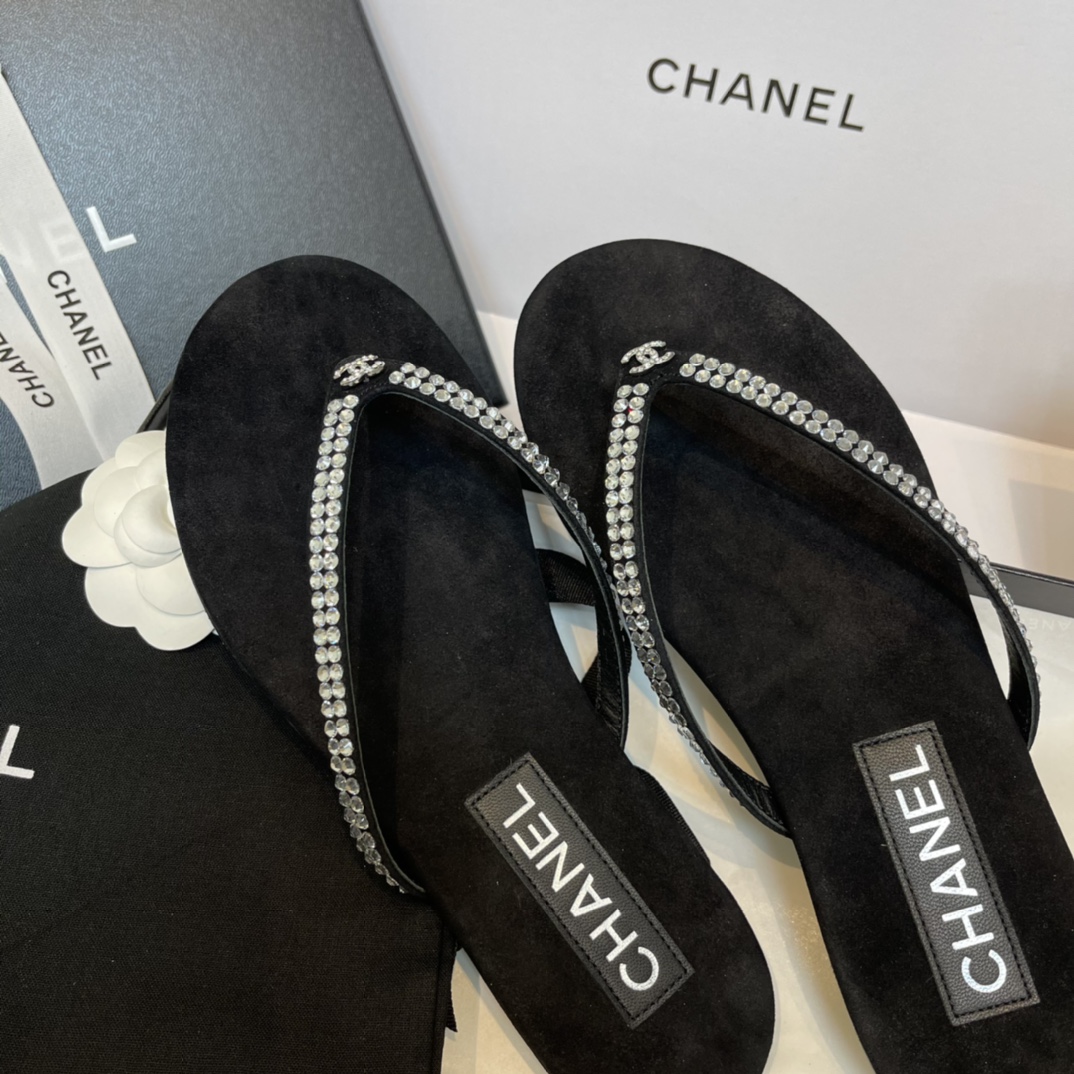 Bagsaaa Ch**el Thongs Suede Kidskin & Strass Black G46205
