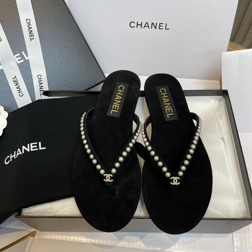 Bagsaaa Ch**el Thongs Suede Kidskin & Imitation Pearls Black G46205