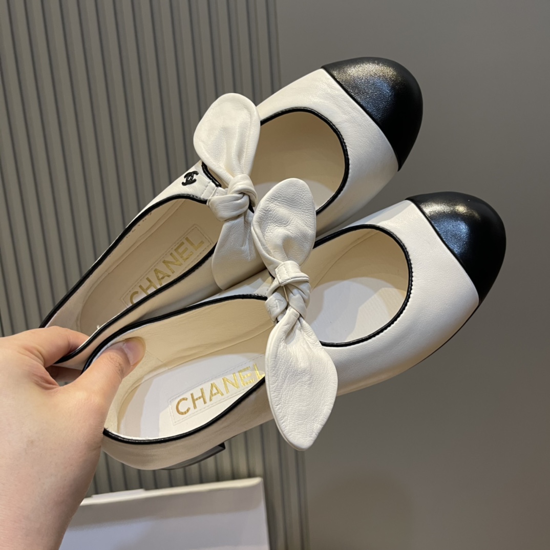 Bagsaaa Ch**el Mary Janes White Lambskin G46149