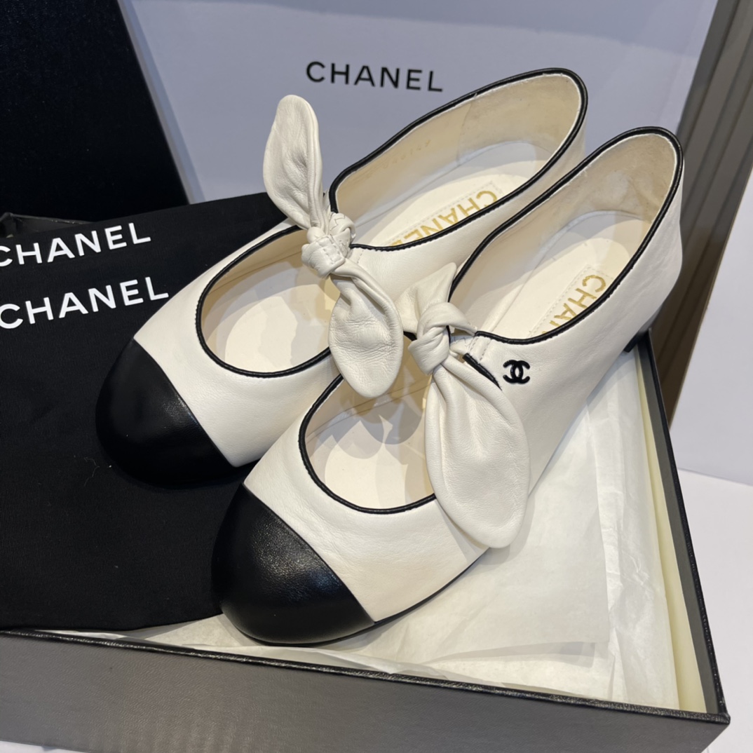 Bagsaaa Ch**el Mary Janes White Lambskin G46149