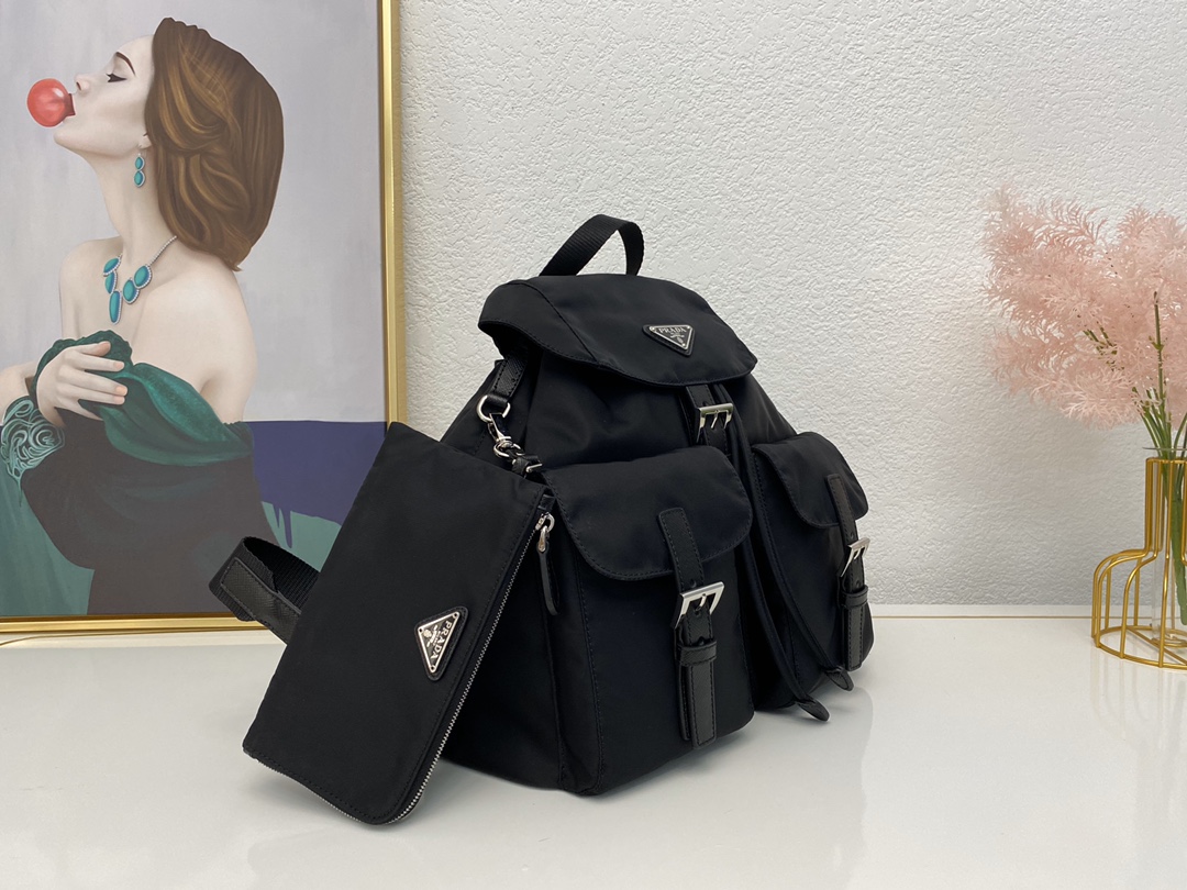 Bagsaaa Pra*a Re-Nylon medium backpack with pouch 1BZ811 black - 32cm