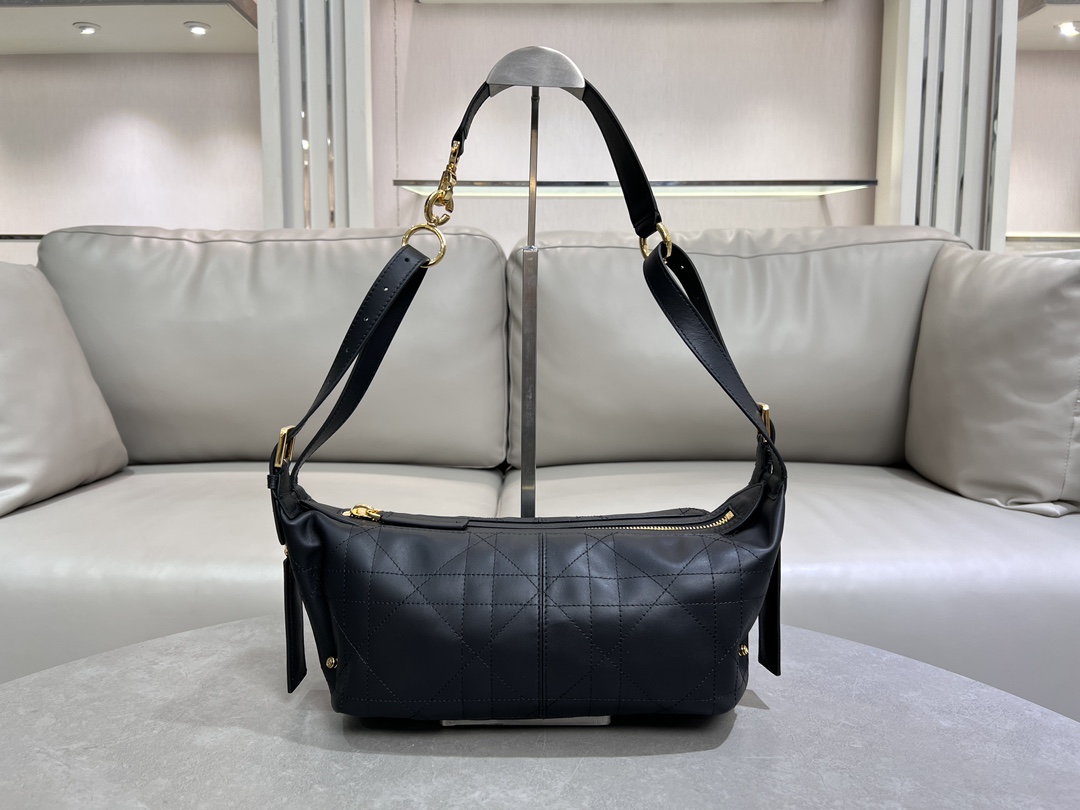 Bagsaaa D10r Small D-Journey Bag in Shiny Goatskin Black Flat Macrocannage - 25.5cm