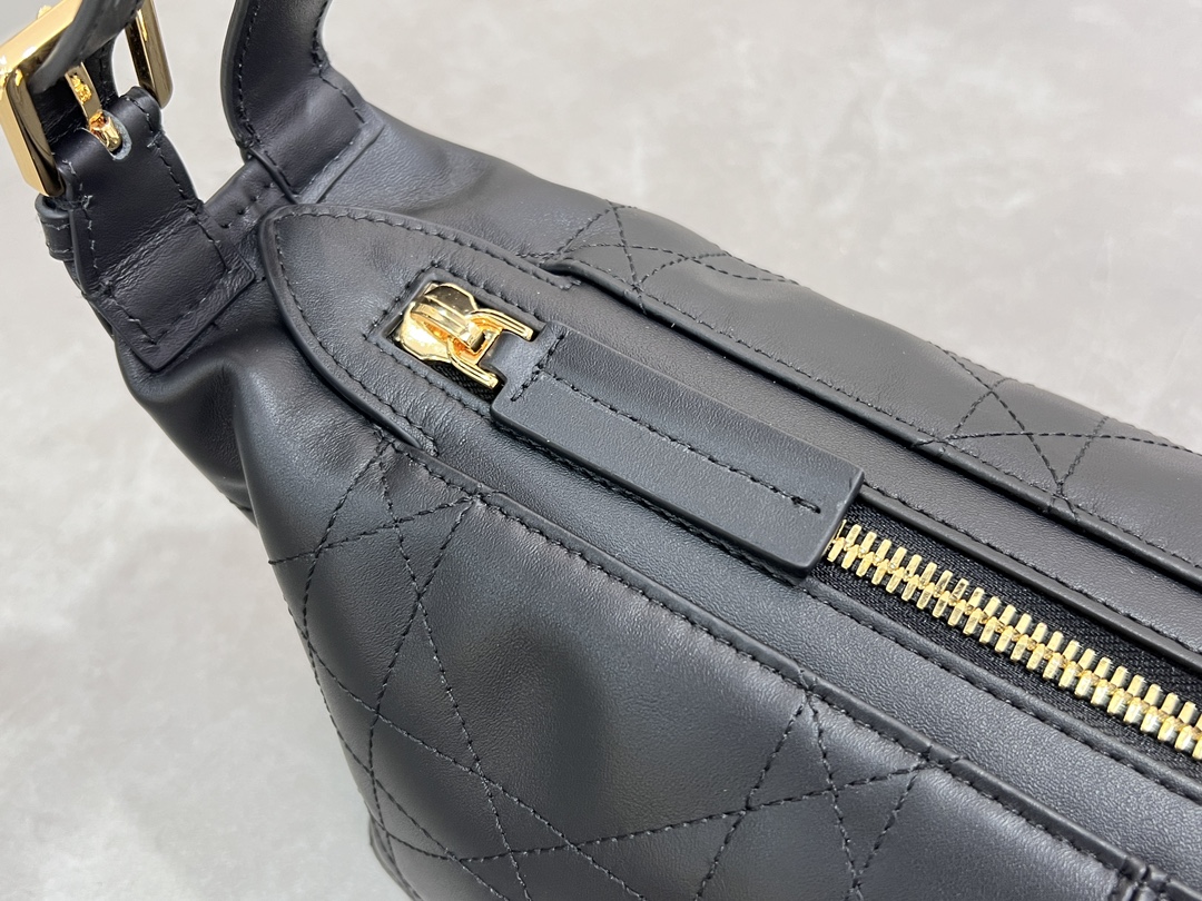 Bagsaaa D10r Small D-Journey Bag in Shiny Goatskin Black Flat Macrocannage - 25.5cm