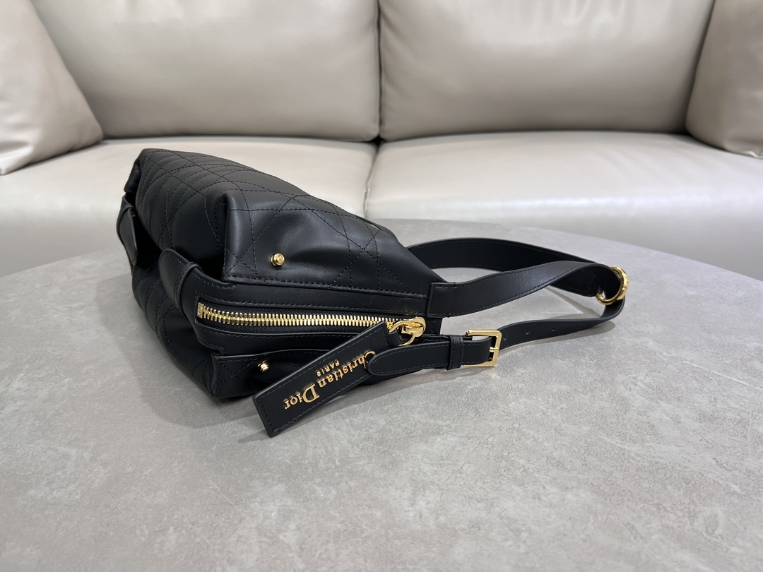 Bagsaaa D10r Small D-Journey Bag in Shiny Goatskin Black Flat Macrocannage - 25.5cm
