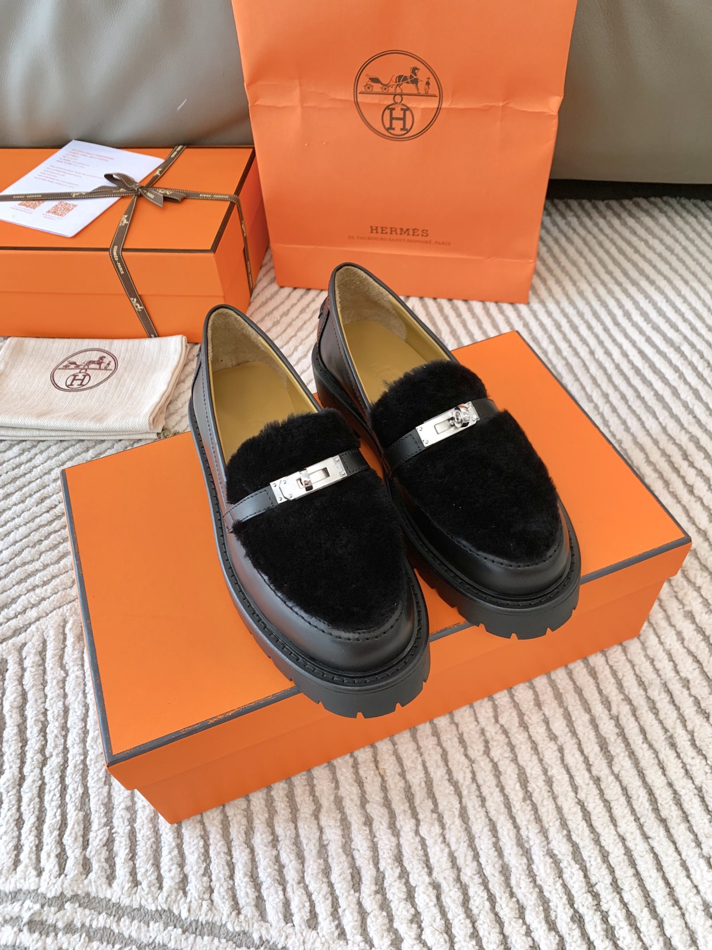 Bagsaaa H**me5 Icone loafer black shearling