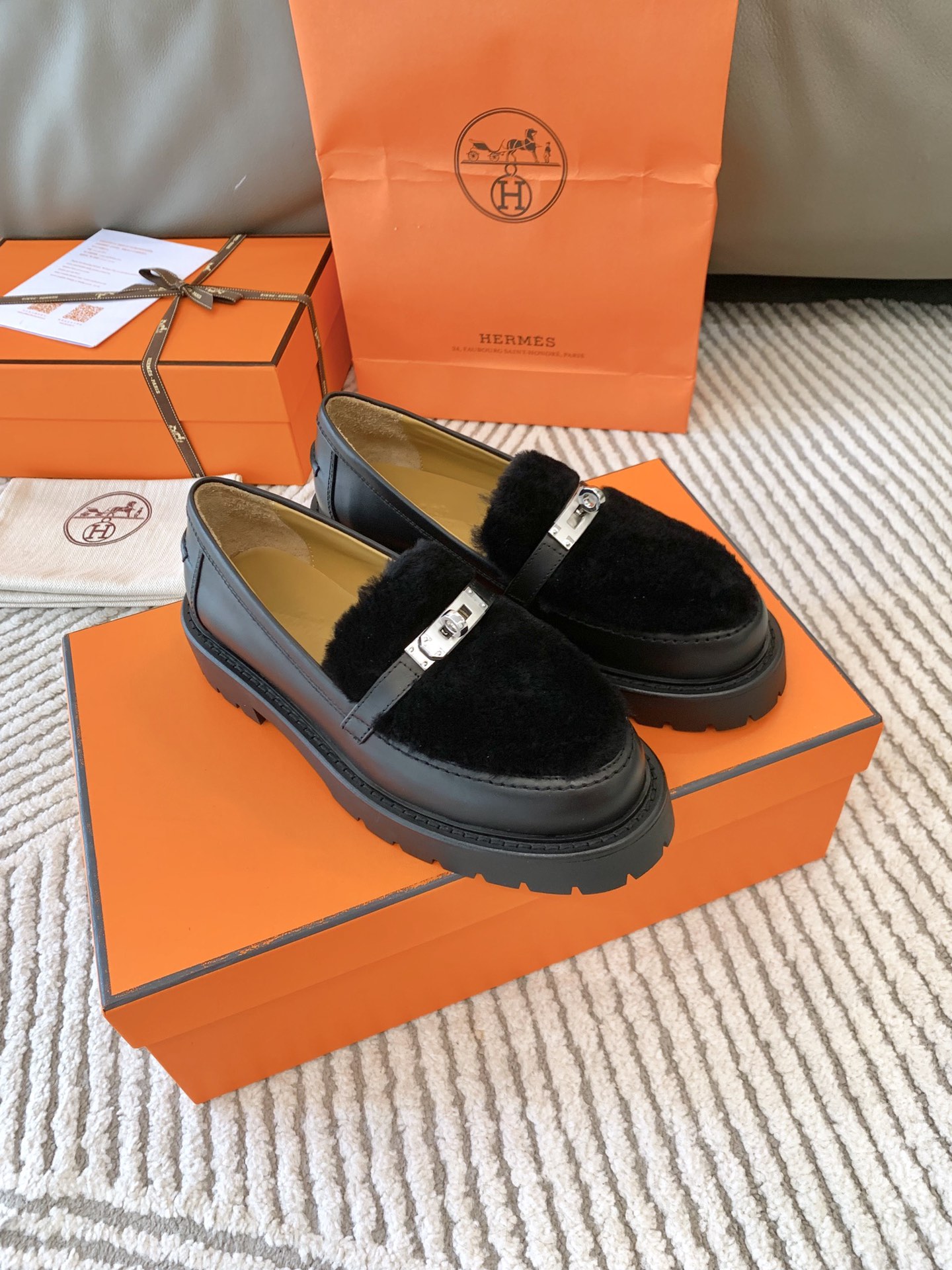 Bagsaaa H**me5 Icone loafer black shearling