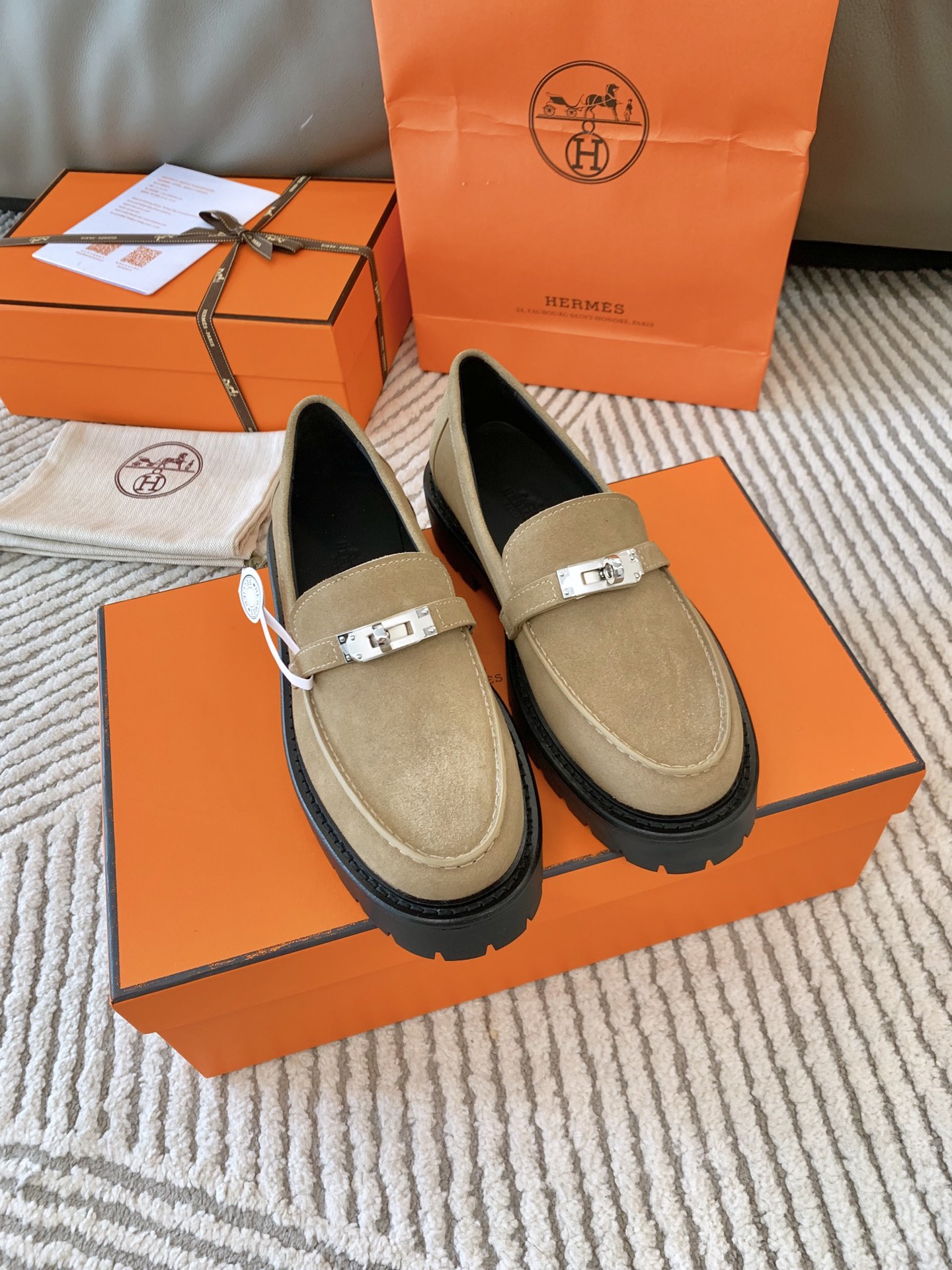 Bagsaaa H**me5 Icone loafer beige sable