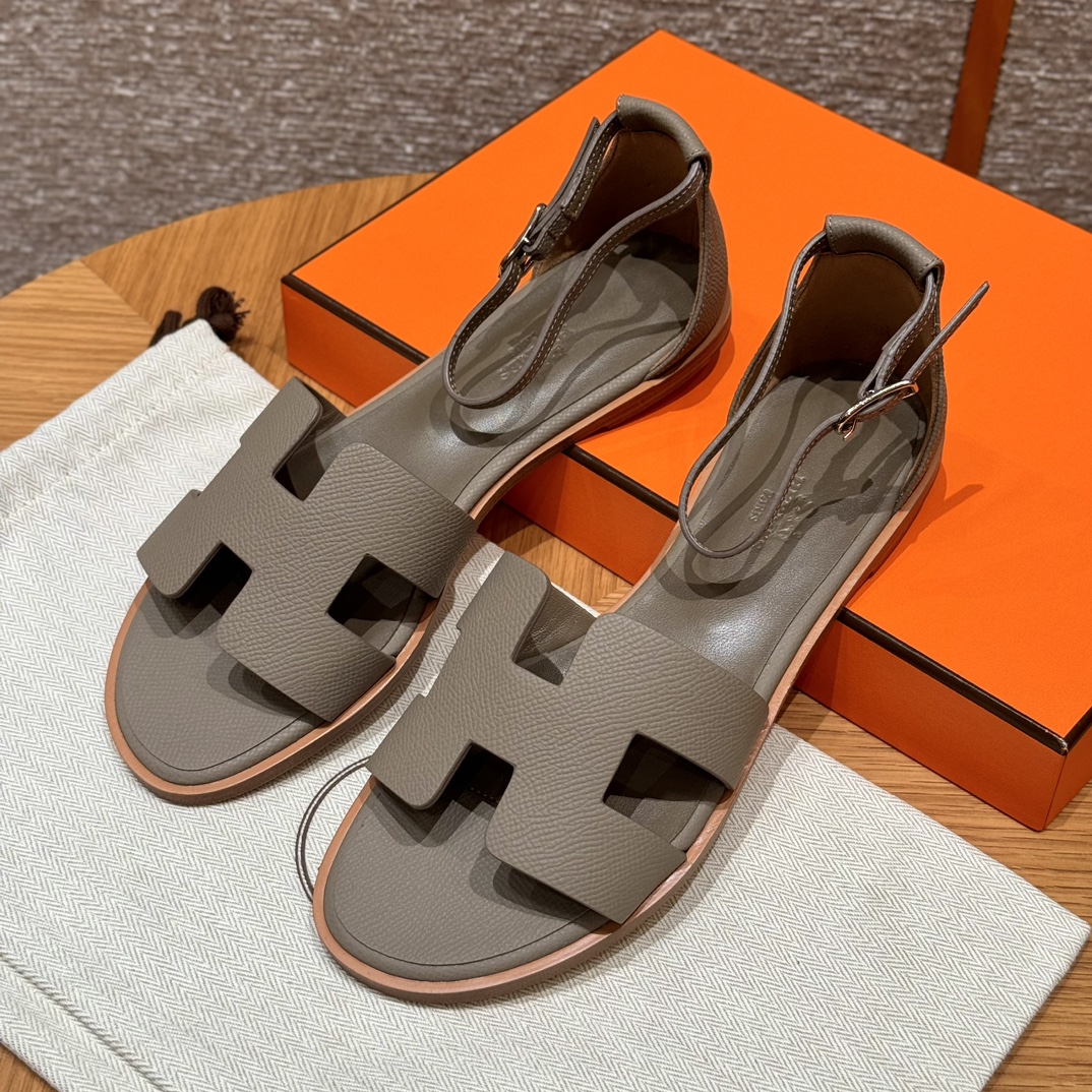 Bagsaaa Herrmes Santorini sandal etoupe