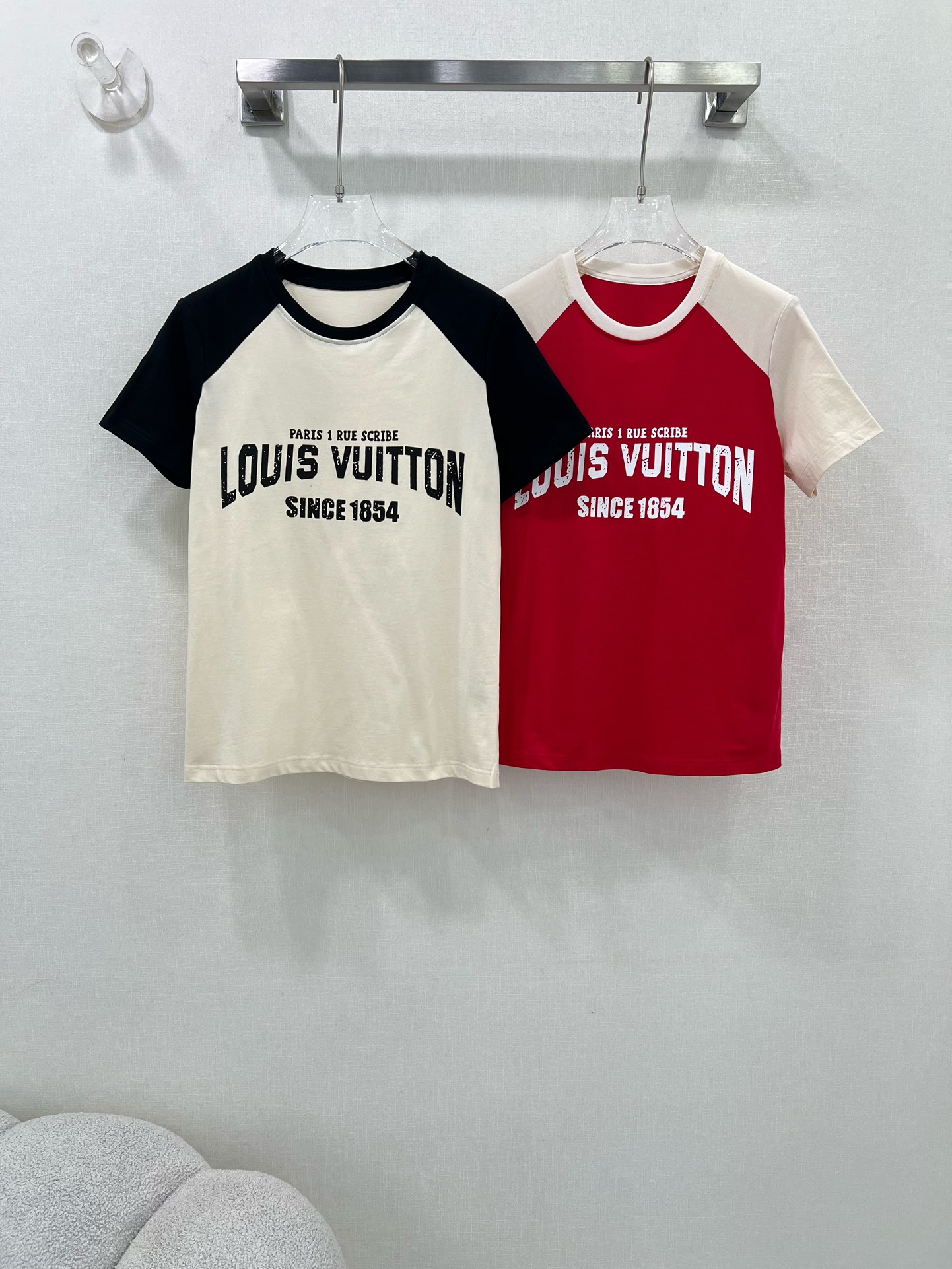 Bagsaaa L0vis Vvtt0n Signature Varsity T-Shirt Red