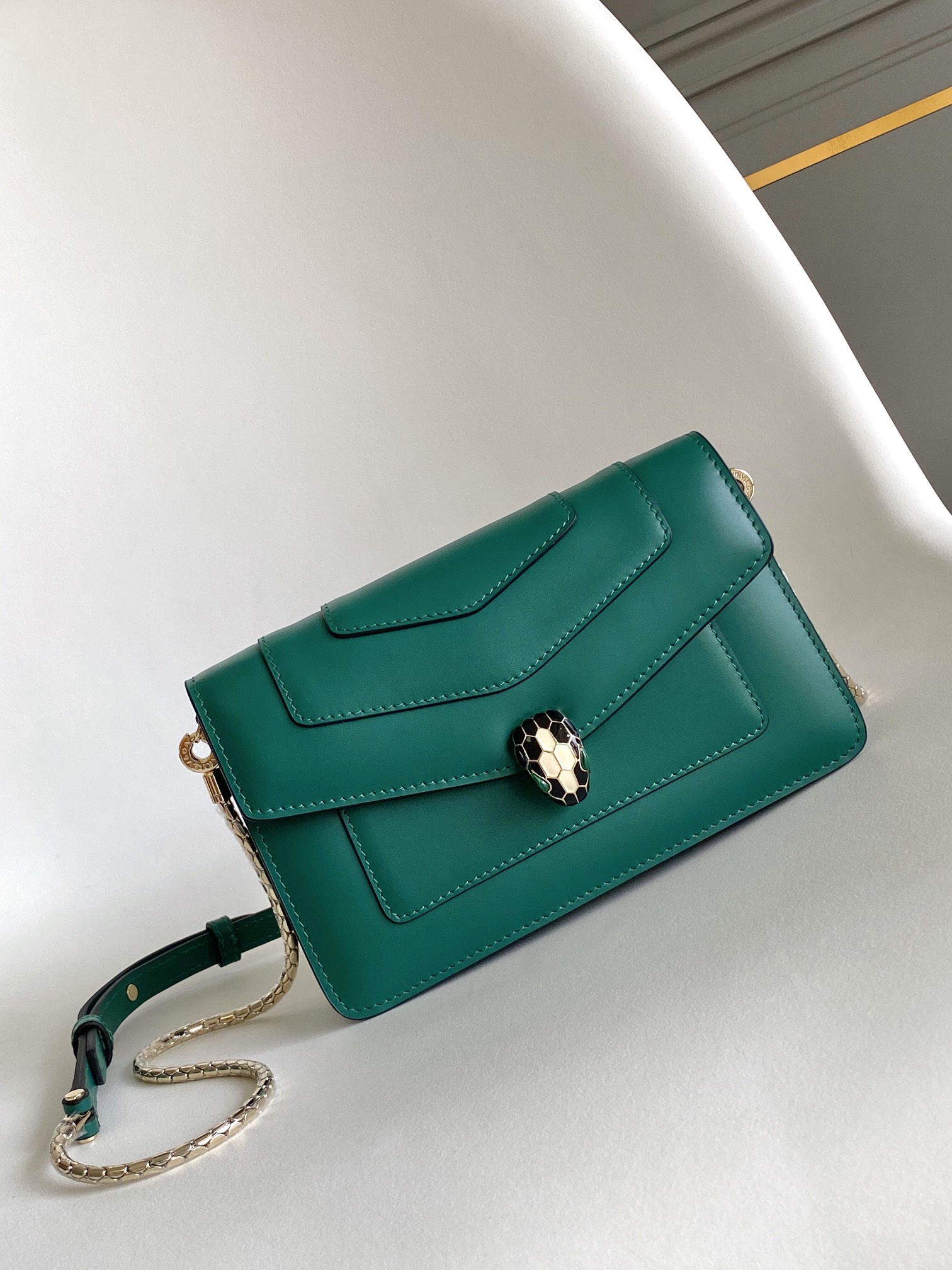 Bagsaaa Bv1g*ai Serpenti Forever Chain Wallet Green - 20cm