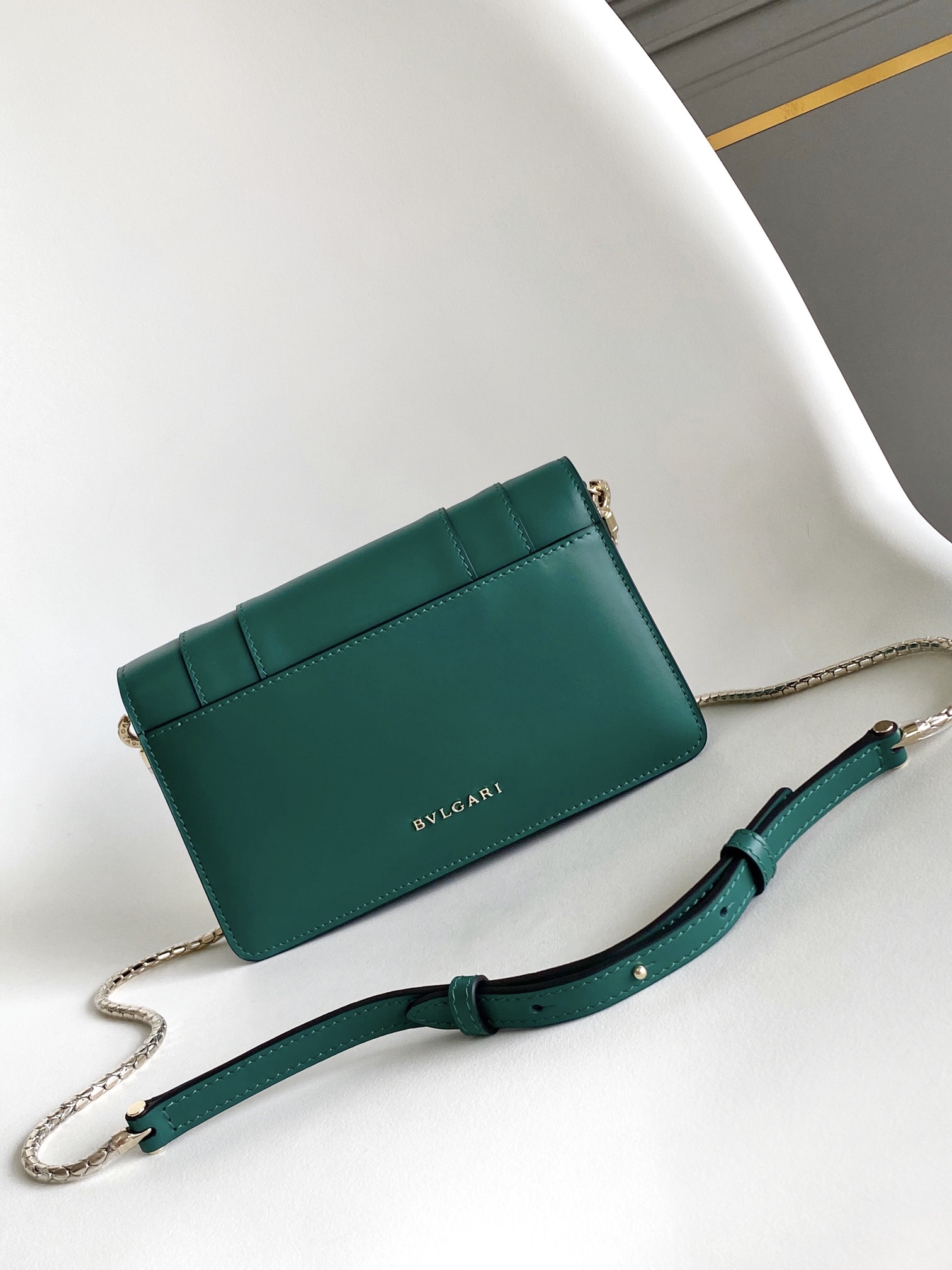 Bagsaaa Bv1g*ai Serpenti Forever Chain Wallet Green - 20cm