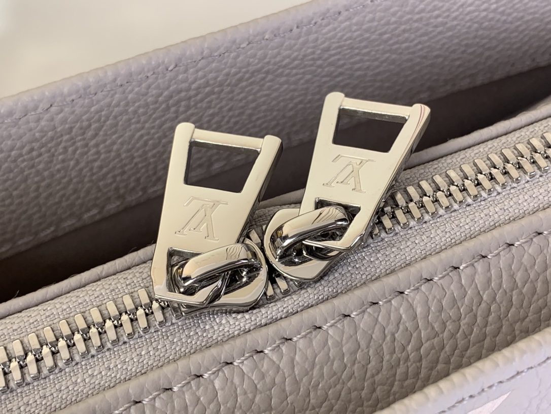 Bagsaaa L0vis Vvtt0n M14213 OnTheGo East West Gray - 25 x 13 x 10 cm