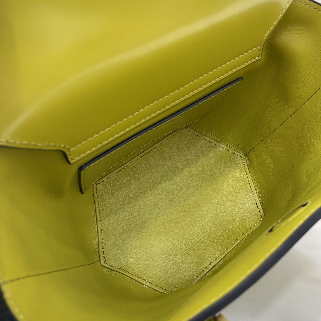 Bagsaaa Gvc*1 Mini bamboo top handle tote bag 805832 green - 27x14x11.5cm