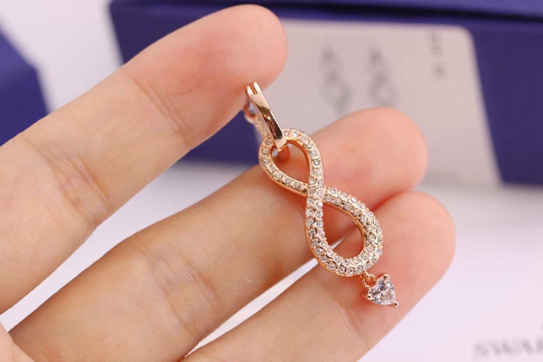 Bagsaaa Swarovski Earrings 01