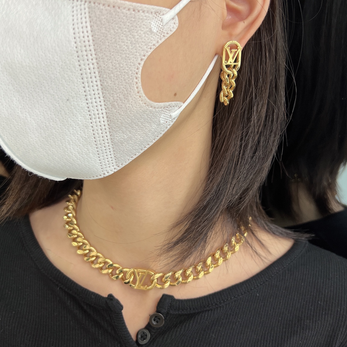 Bagsaaa L0vis Vvtt0n Necklace