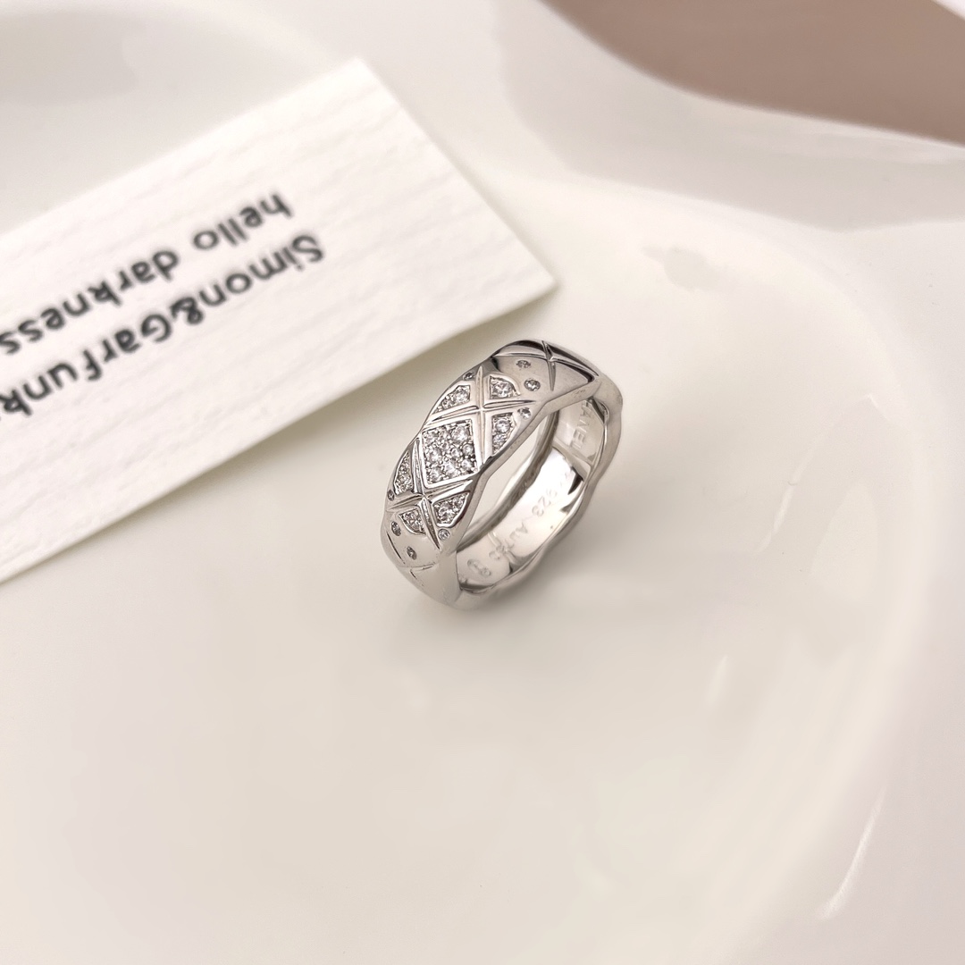 Bagsaaa Ch**el Coco Crush Ring 01