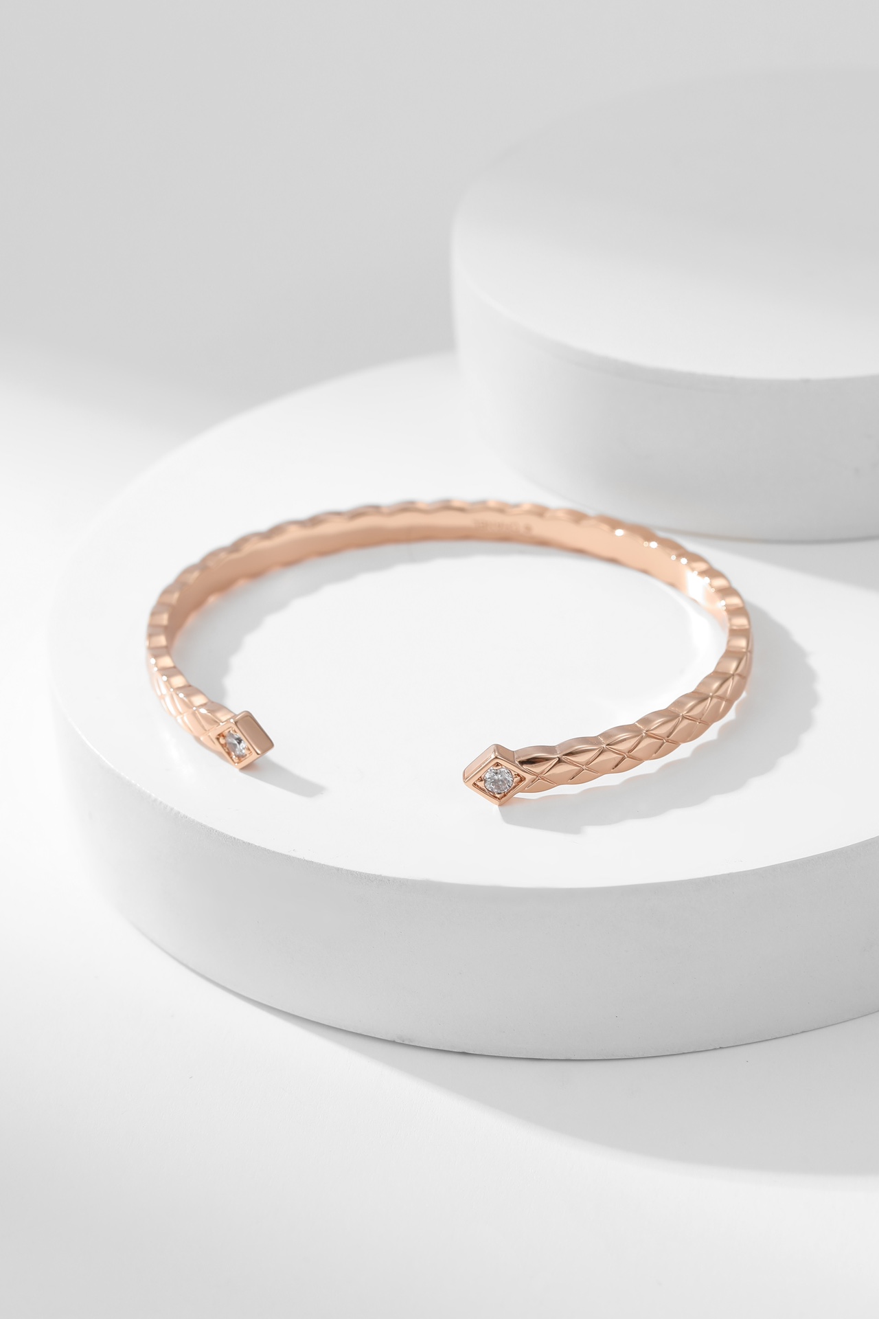 Bagsaaa Ch**el Coco crush rose gold bracelet