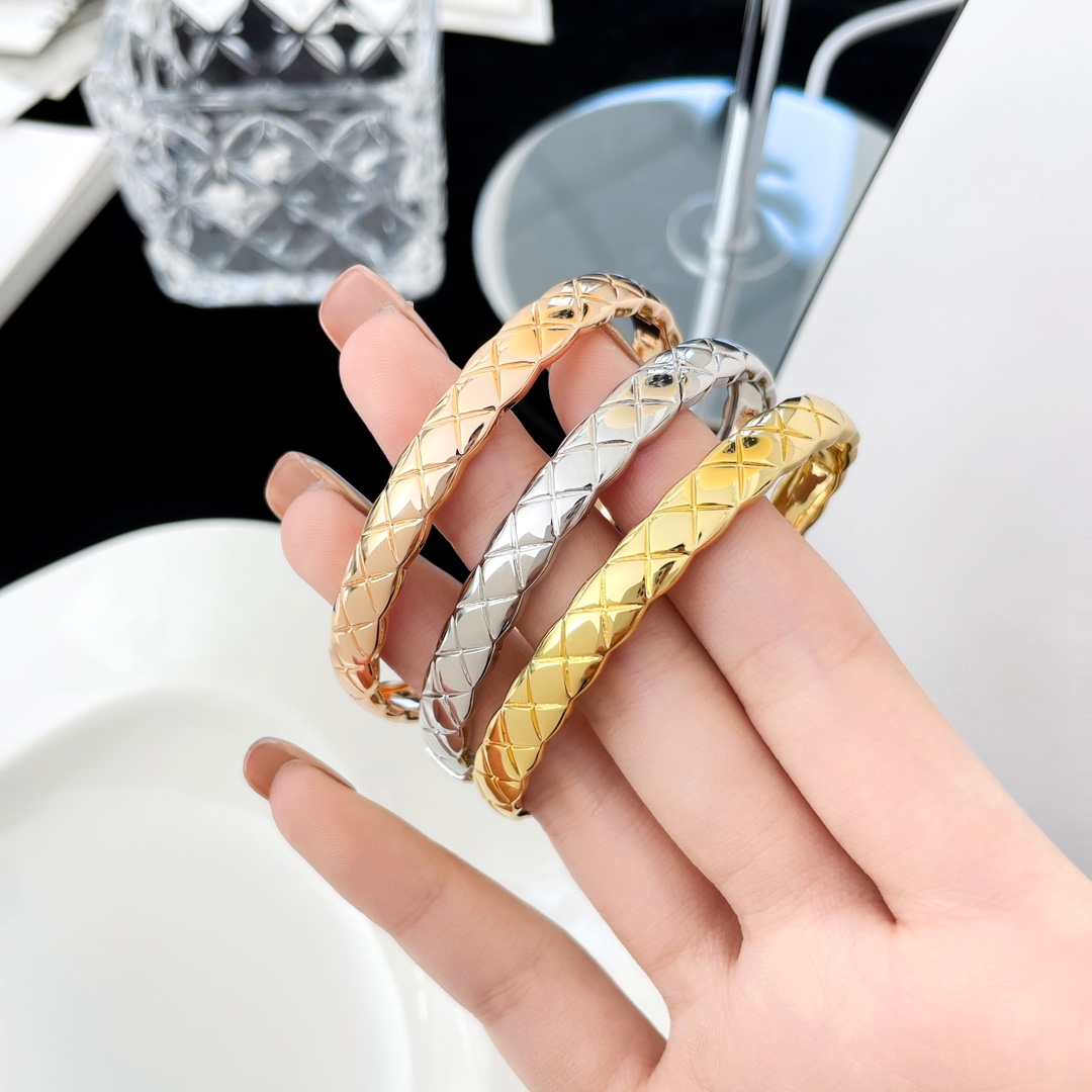 Bagsaaa Ch**el Coco Crush Bracelet