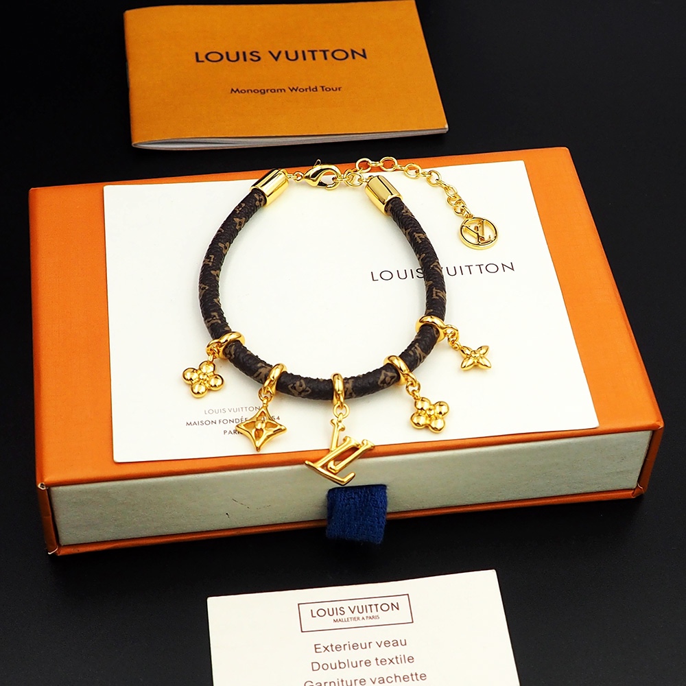 Bagsaaa L0vis Vvtt0n Bracelet 01