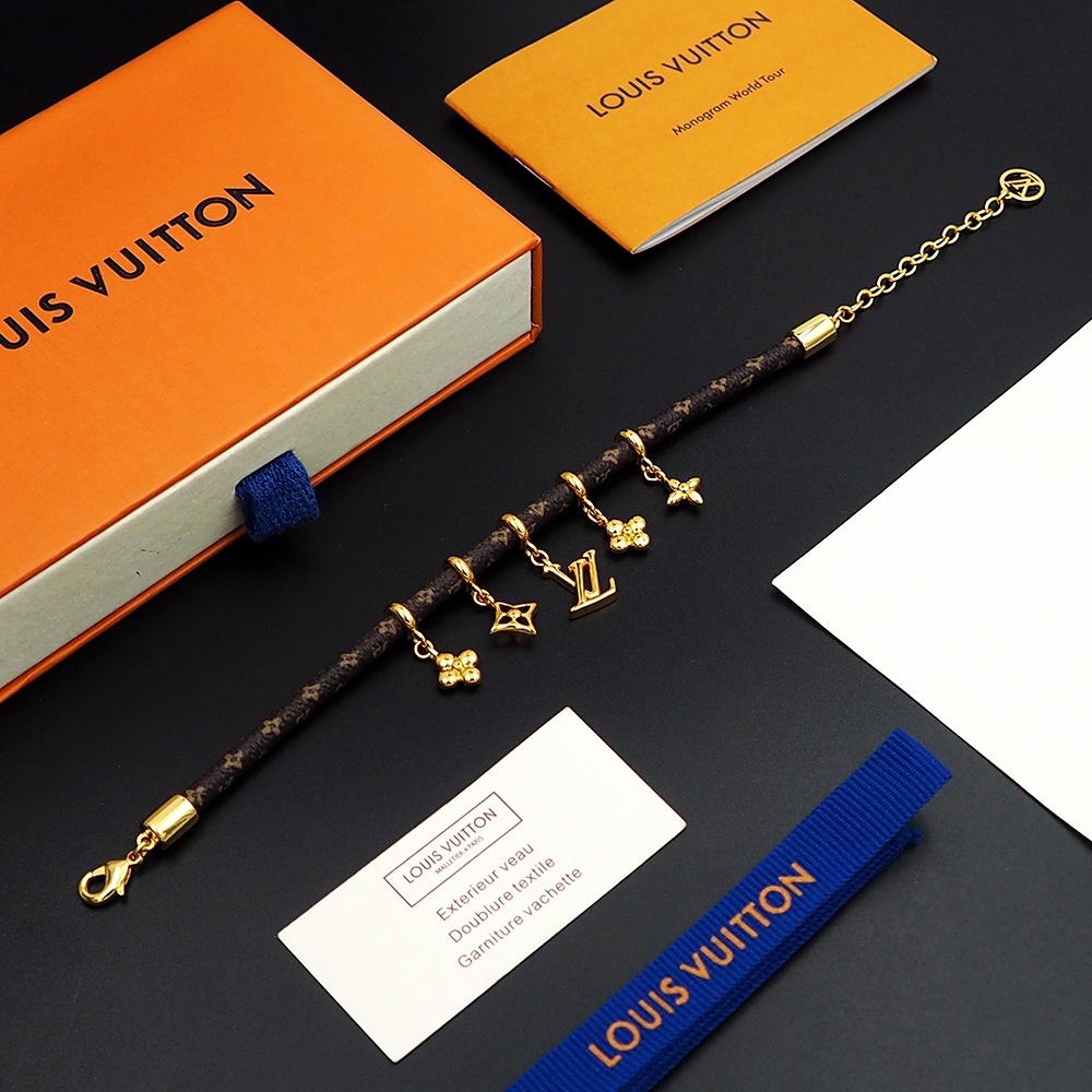 Bagsaaa L0vis Vvtt0n Bracelet 01
