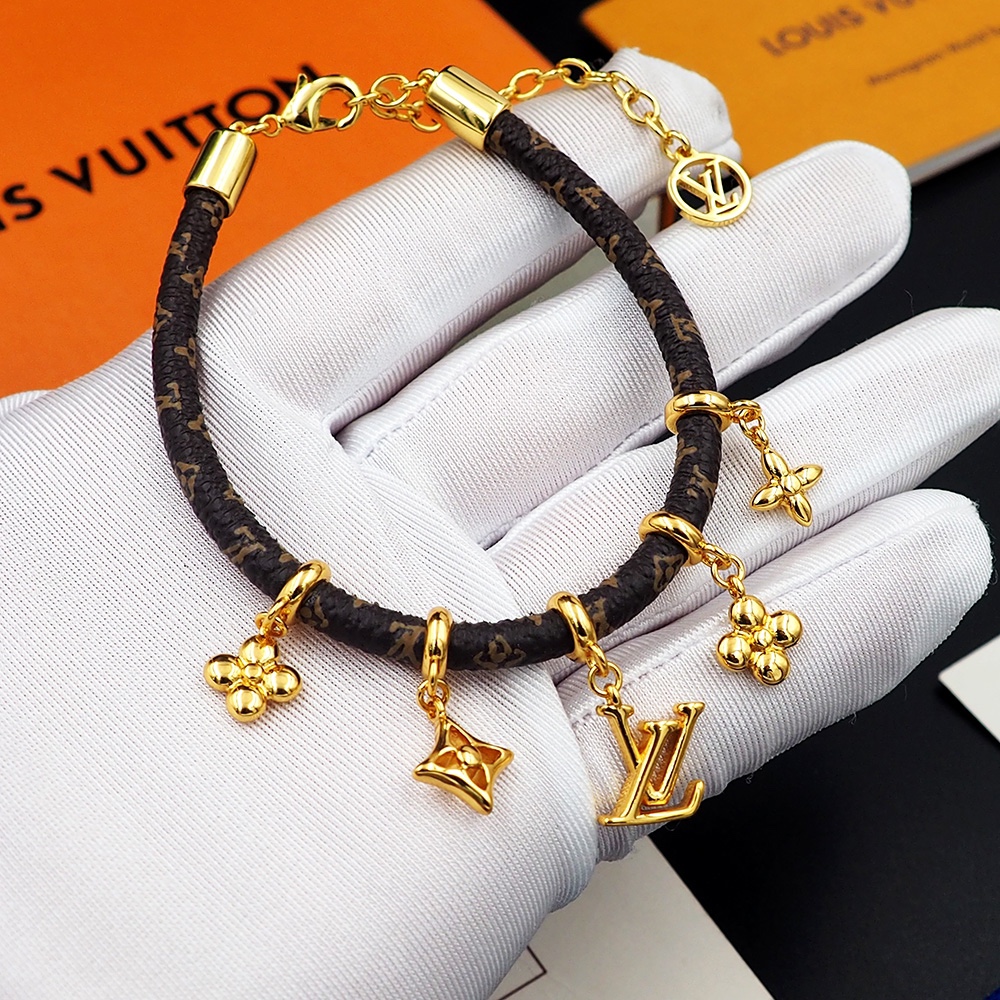 Bagsaaa L0vis Vvtt0n Bracelet 01