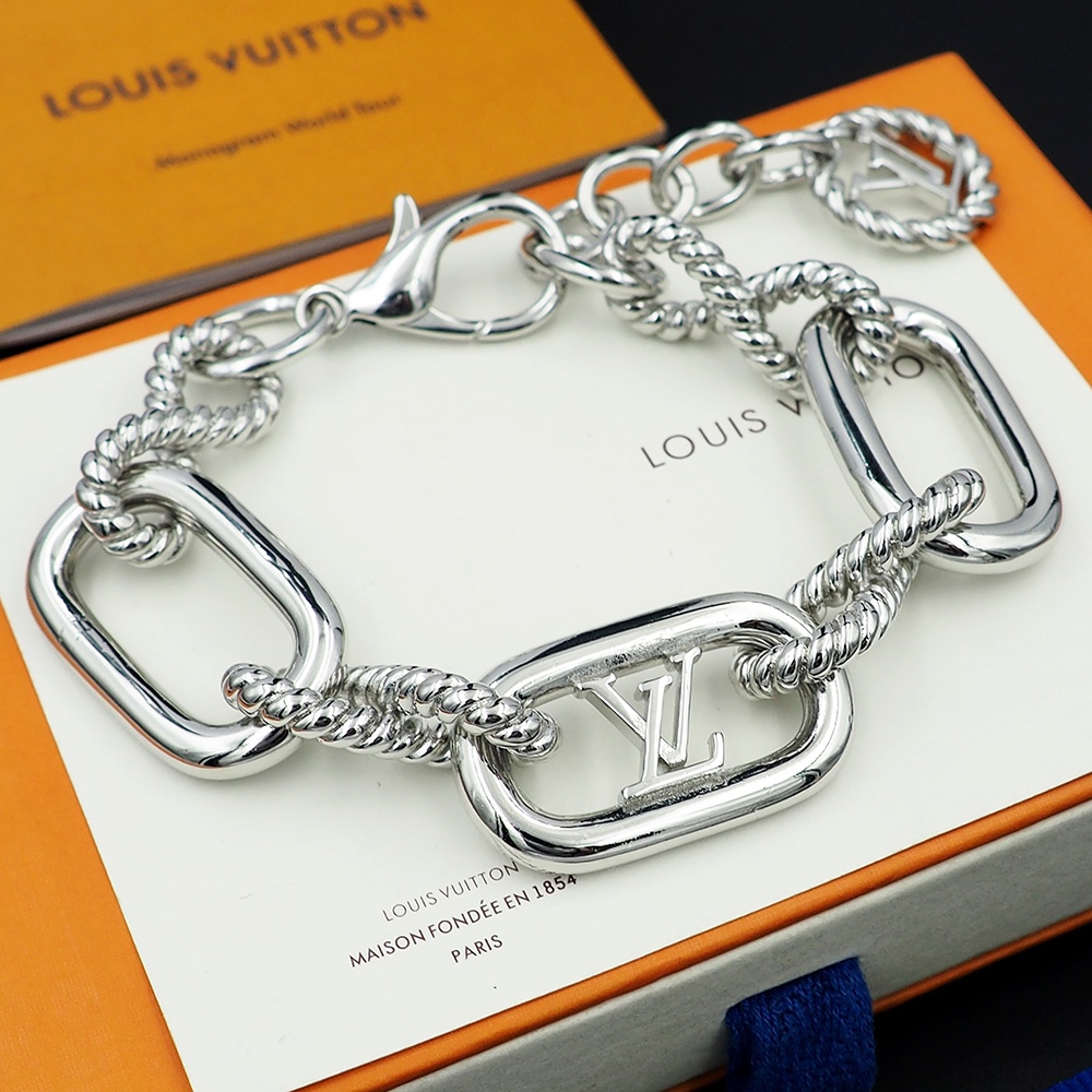 Bagsaaa L0vis Vvtt0n Bracelet 02