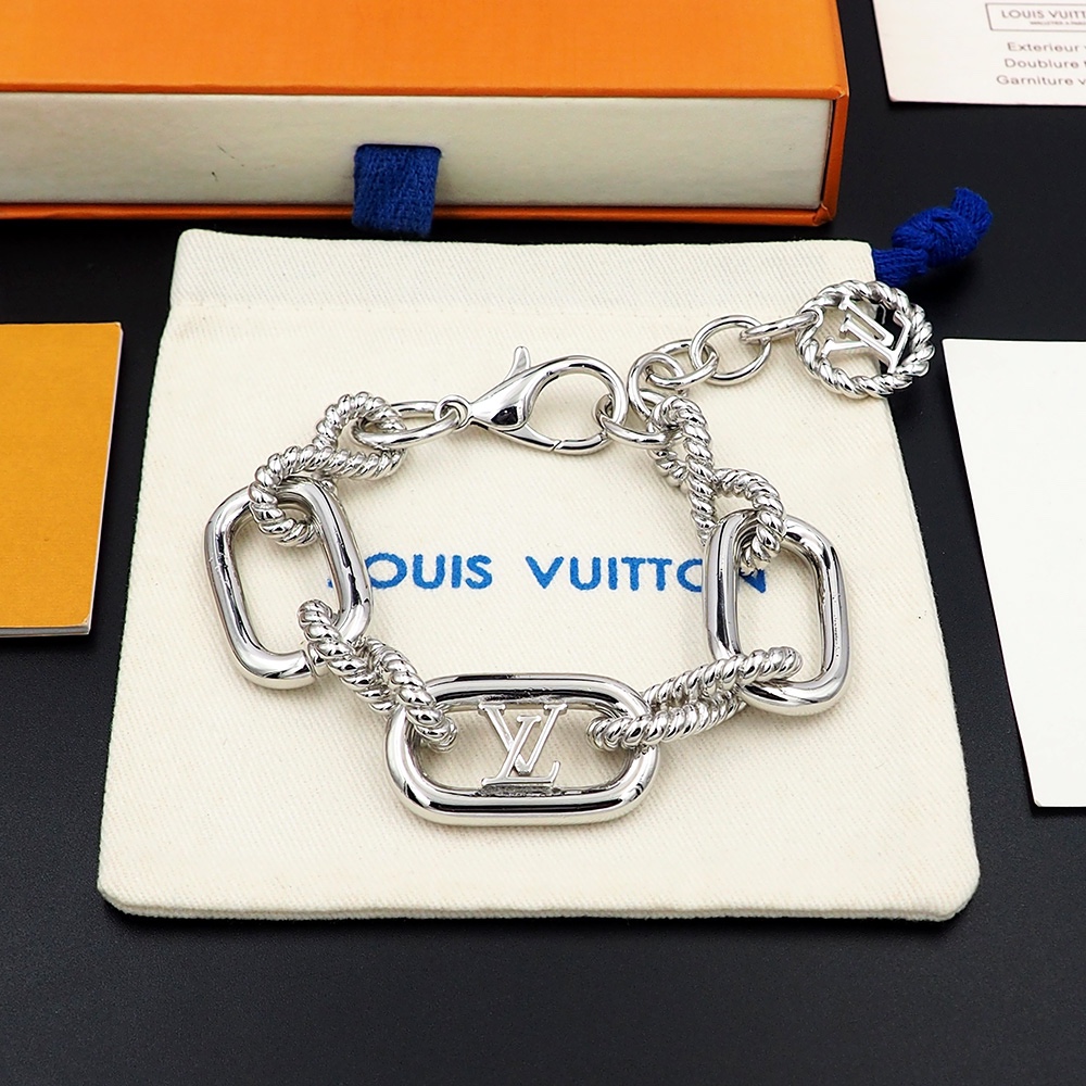 Bagsaaa L0vis Vvtt0n Bracelet 02