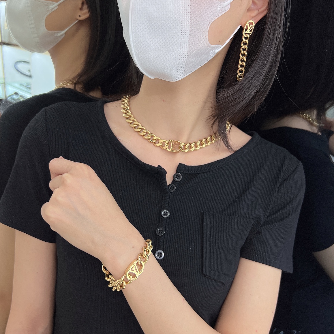 Bagsaaa L0vis Vvtt0n Bracelet 03