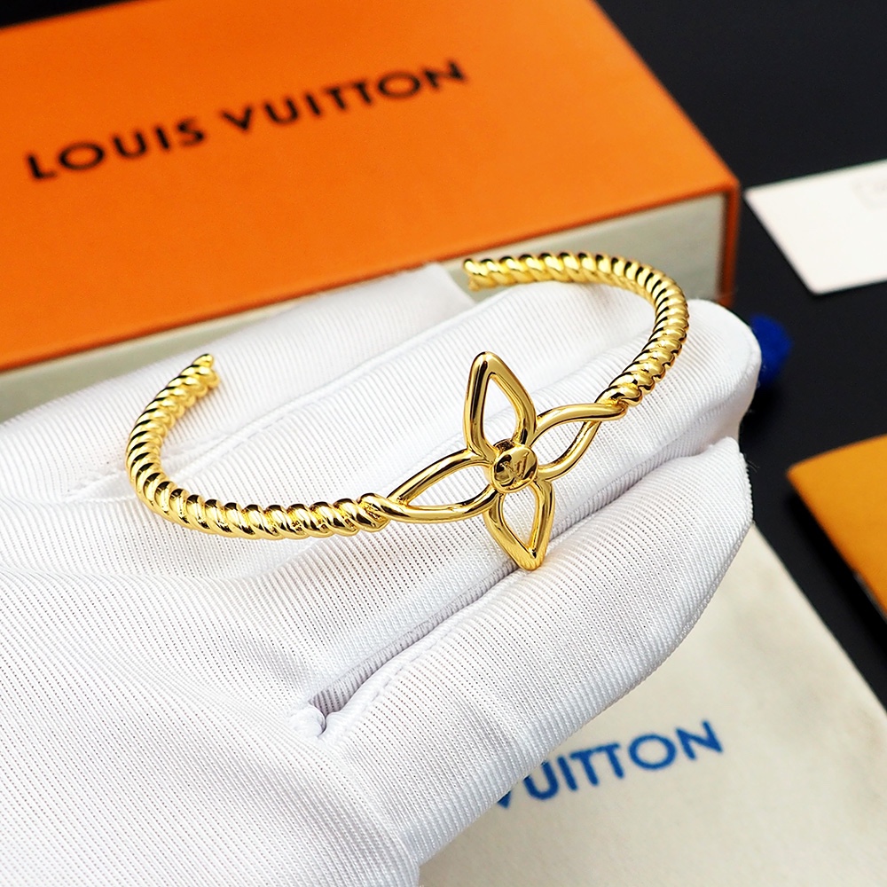 Bagsaaa L0vis Vvtt0n Bracelet 04