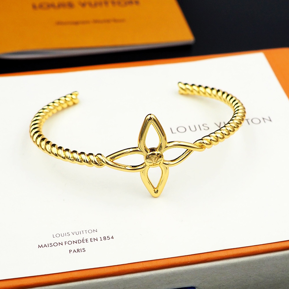 Bagsaaa L0vis Vvtt0n Bracelet 04