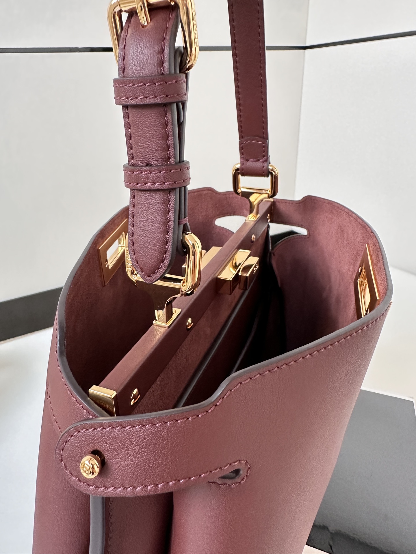 Bagsaaa F**di Peekaboo Soft Medium Bag Red - 33cm