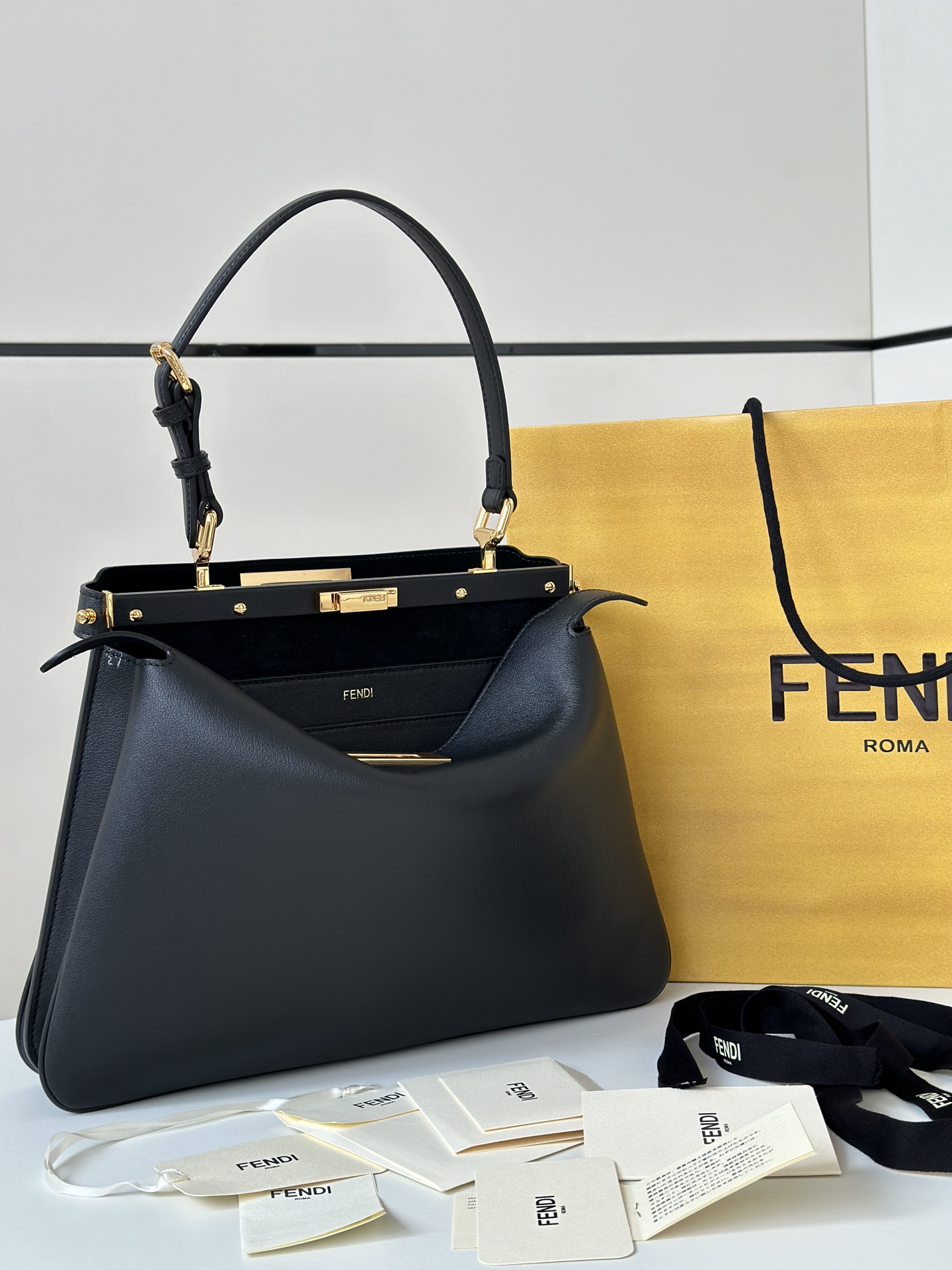 Bagsaaa F**di Peekaboo Soft Medium Bag Black - 33cm