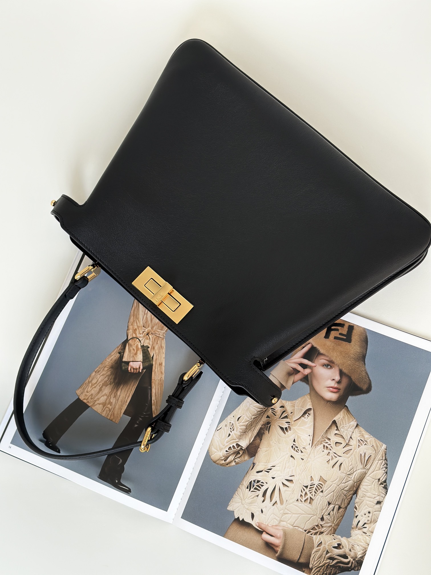 Bagsaaa F**di Peekaboo Soft Medium Bag Black - 33cm