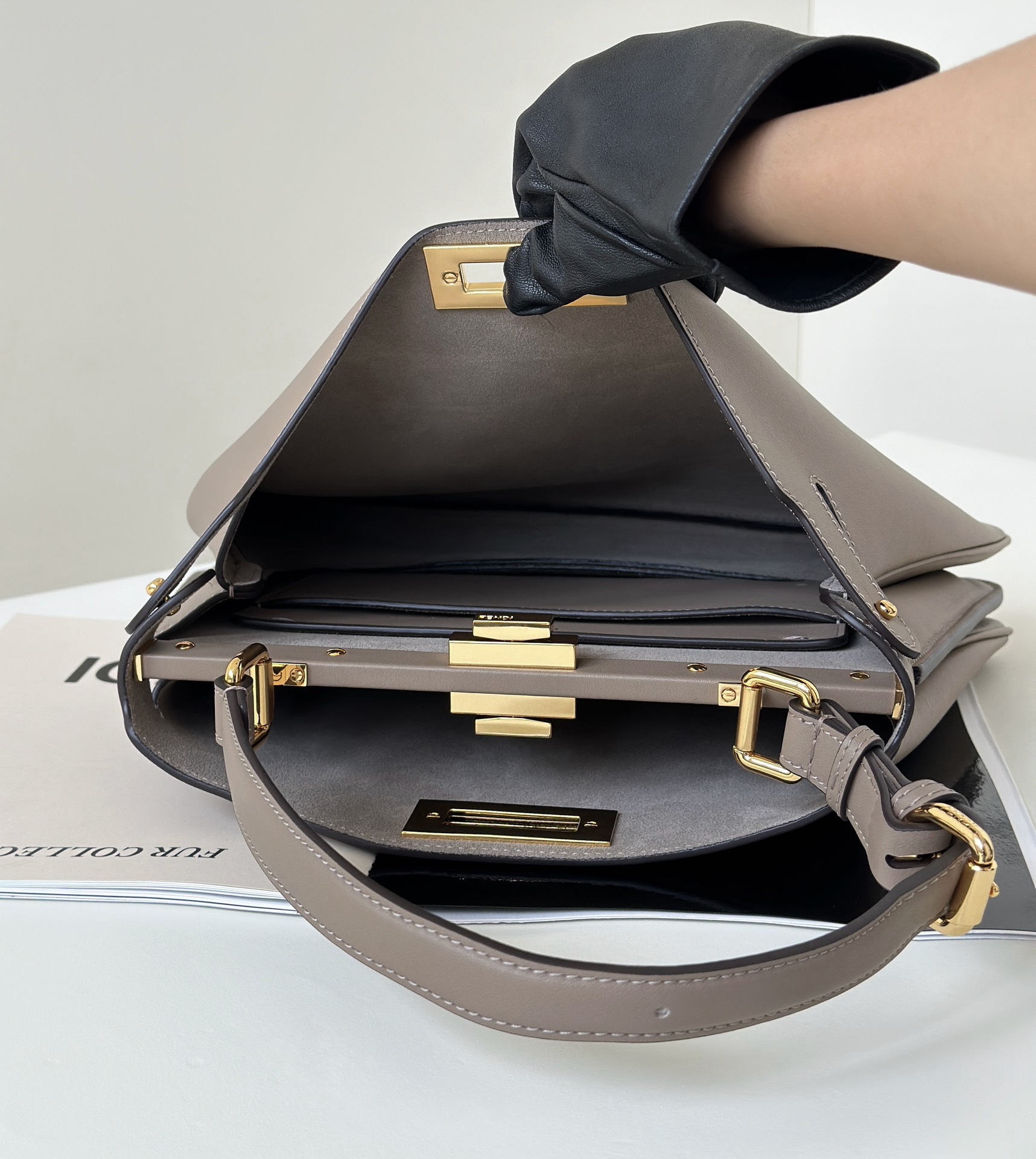 Bagsaaa F**di Peekaboo Soft Medium Bag Dove Gray - 33cm