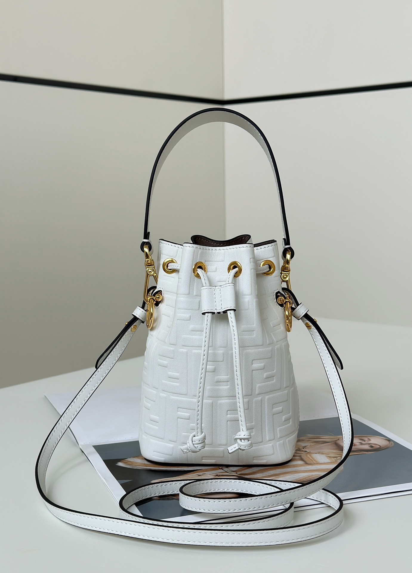 Bagsaaa F**di Mini Mon Tresor FF leather bag white - 18cm
