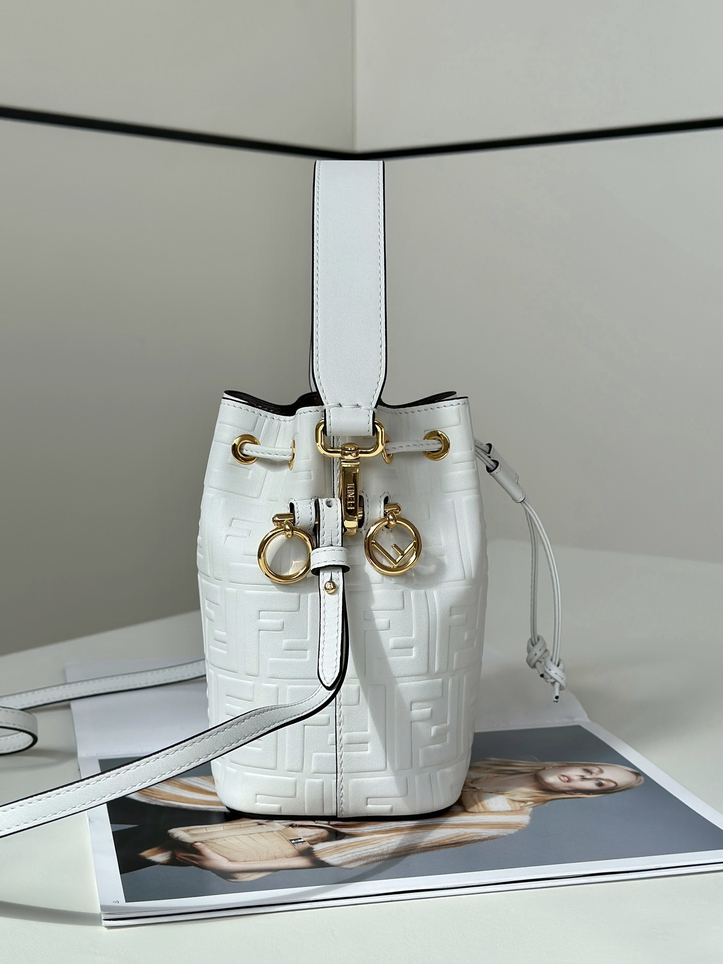 Bagsaaa F**di Mini Mon Tresor FF leather bag white - 18cm