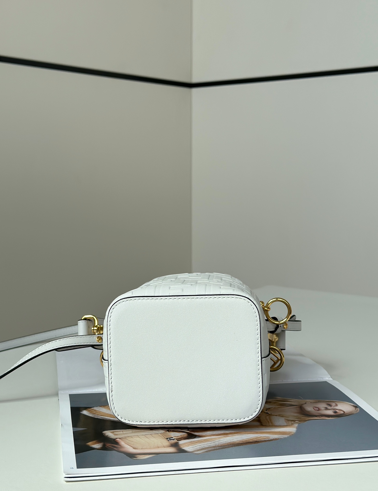 Bagsaaa F**di Mini Mon Tresor FF leather bag white - 18cm