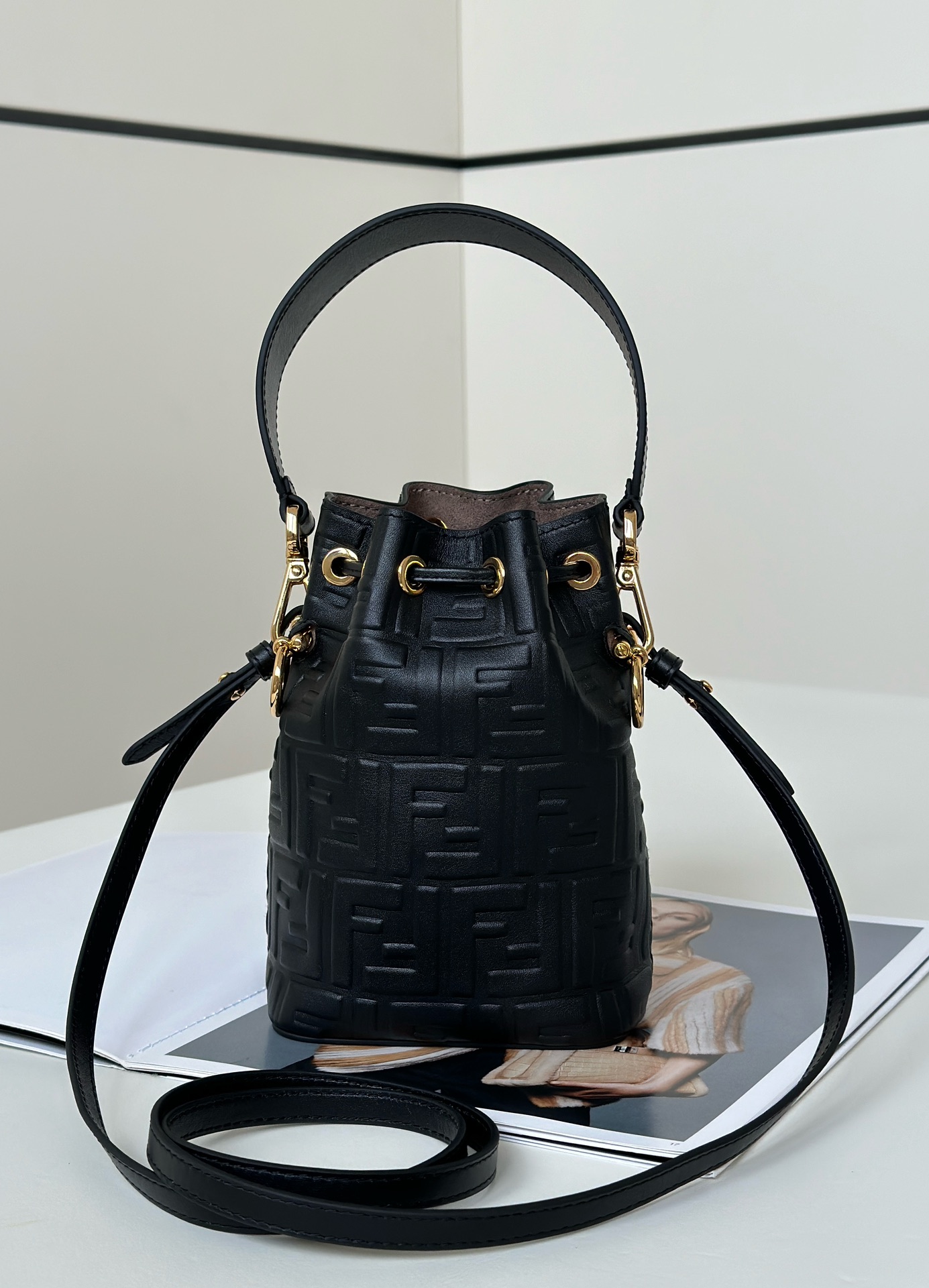 Bagsaaa F**di Mini Mon Tresor FF leather bag black - 18cm