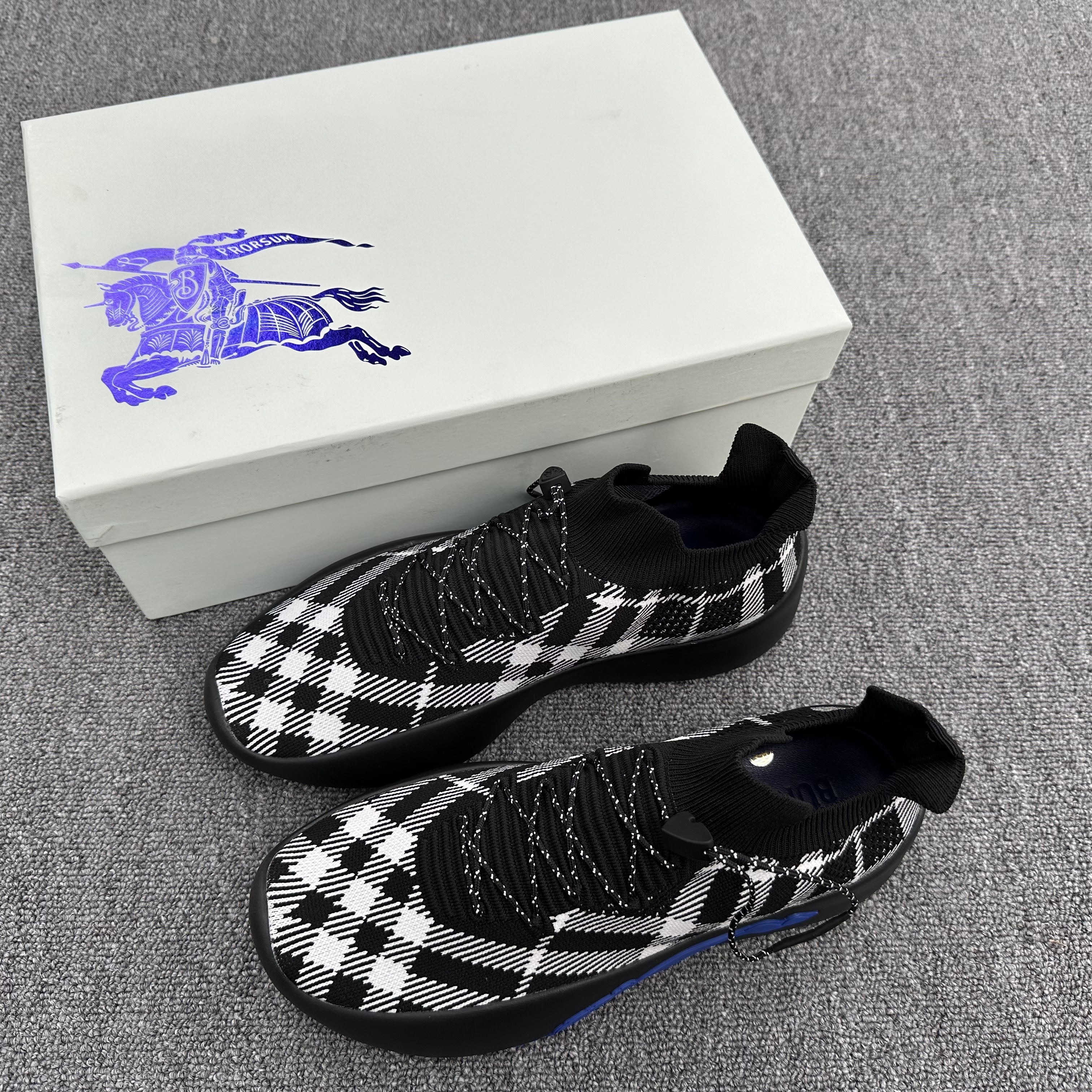 Bagsaaa Bv*b*rry Check Knit Neptune Sneakers