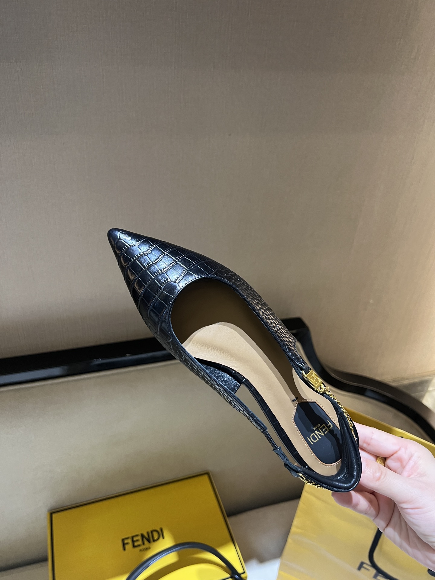 Bagsaaa F**di Colibrì Lite Black leather flat slingbacks