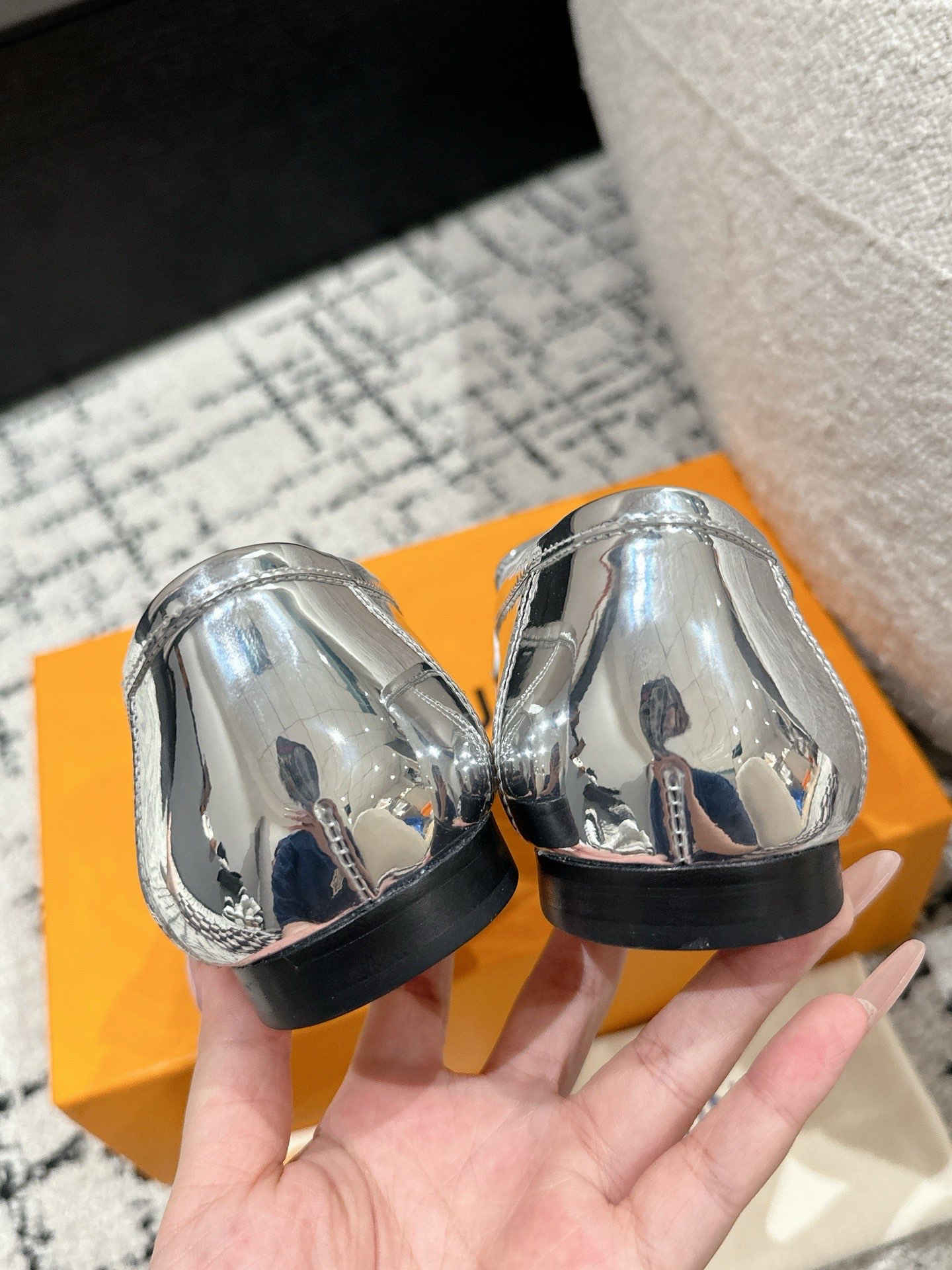Bagsaaa L0vis Vvtt0n Soho Flat Loafer Silver
