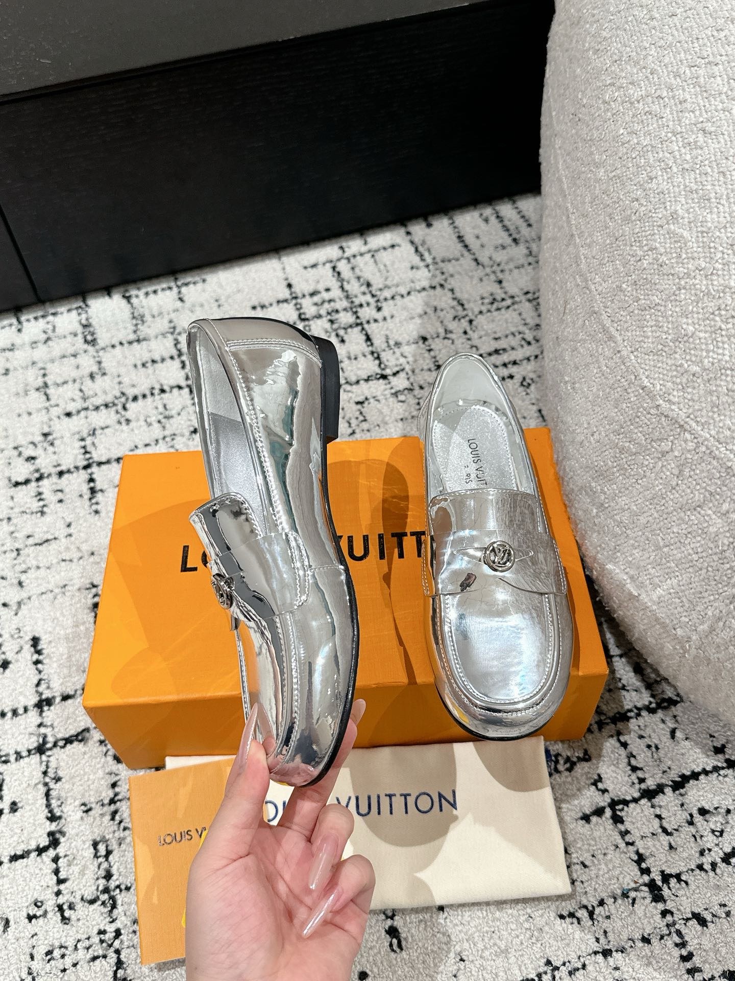 Bagsaaa L0vis Vvtt0n Soho Flat Loafer Silver