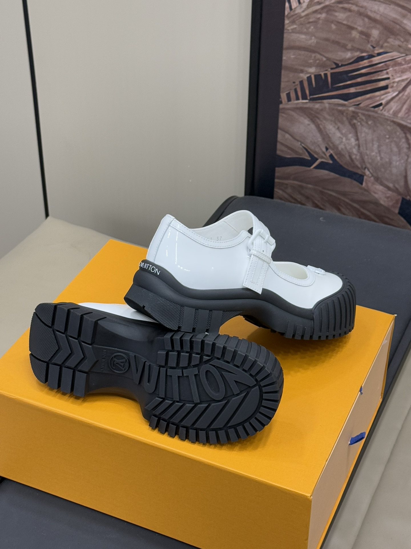 Bagsaaa L0vis Vvtt0n Ruby Flat Mary Jane Loafer White