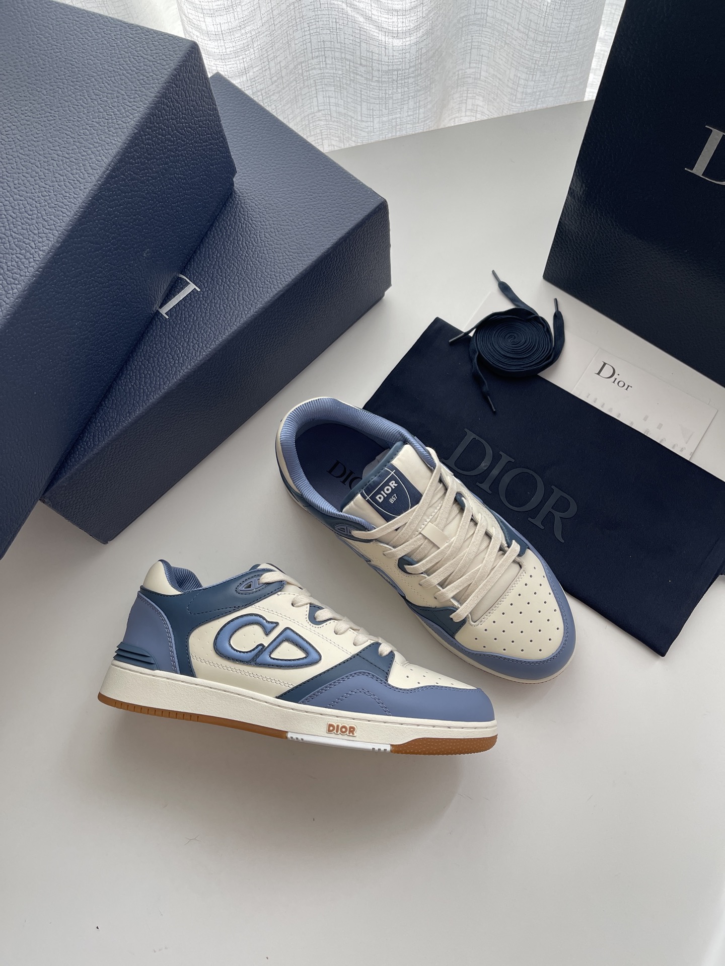 Bagsaaa D10r B57 Dribble Low-Top Sneaker Blue and Cream Smooth Calfskin with Blue Suede